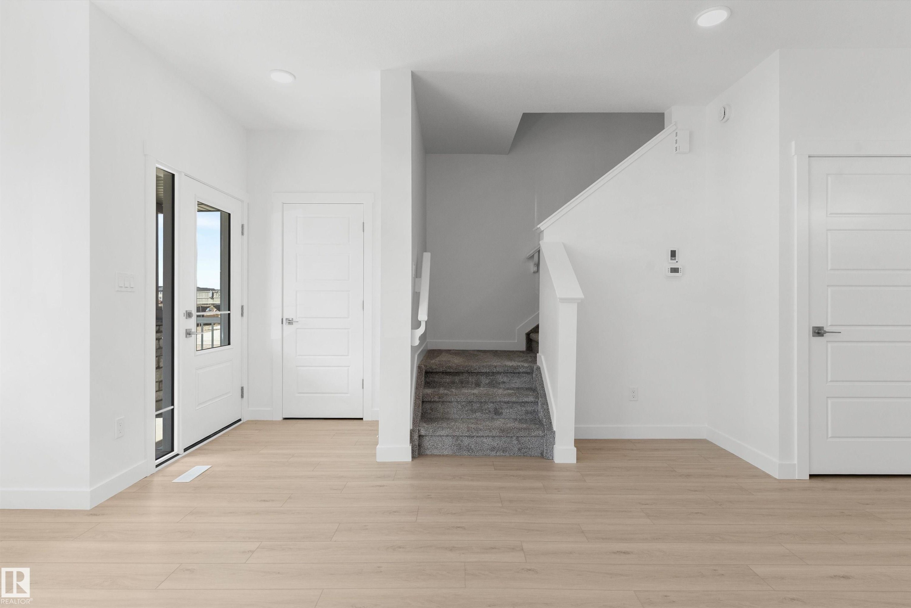 1056 14 Avenue Nw, Edmonton, AB - Indoor Photo Showing Other Room