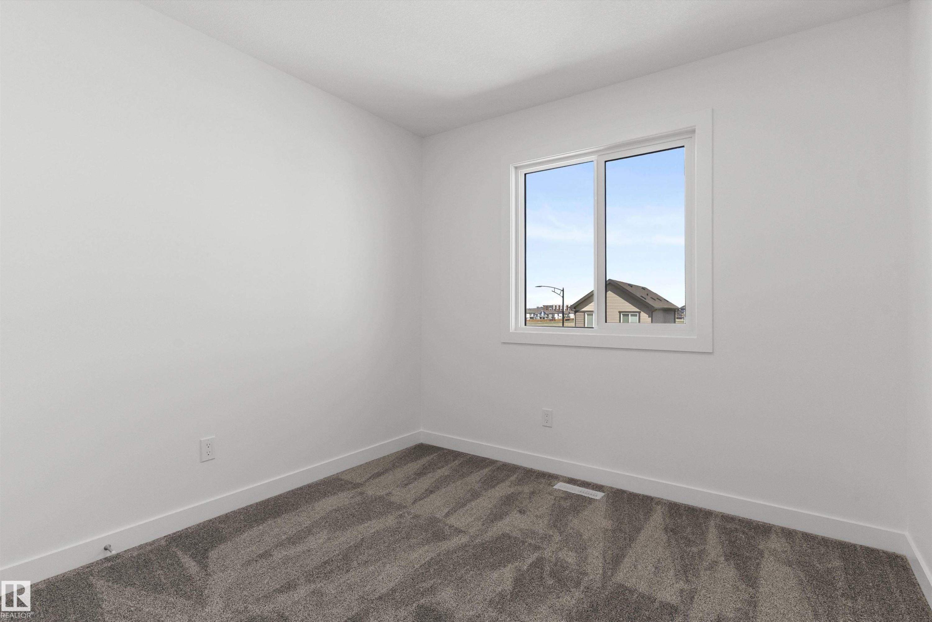 1056 14 Avenue Nw, Edmonton, AB - Indoor Photo Showing Other Room