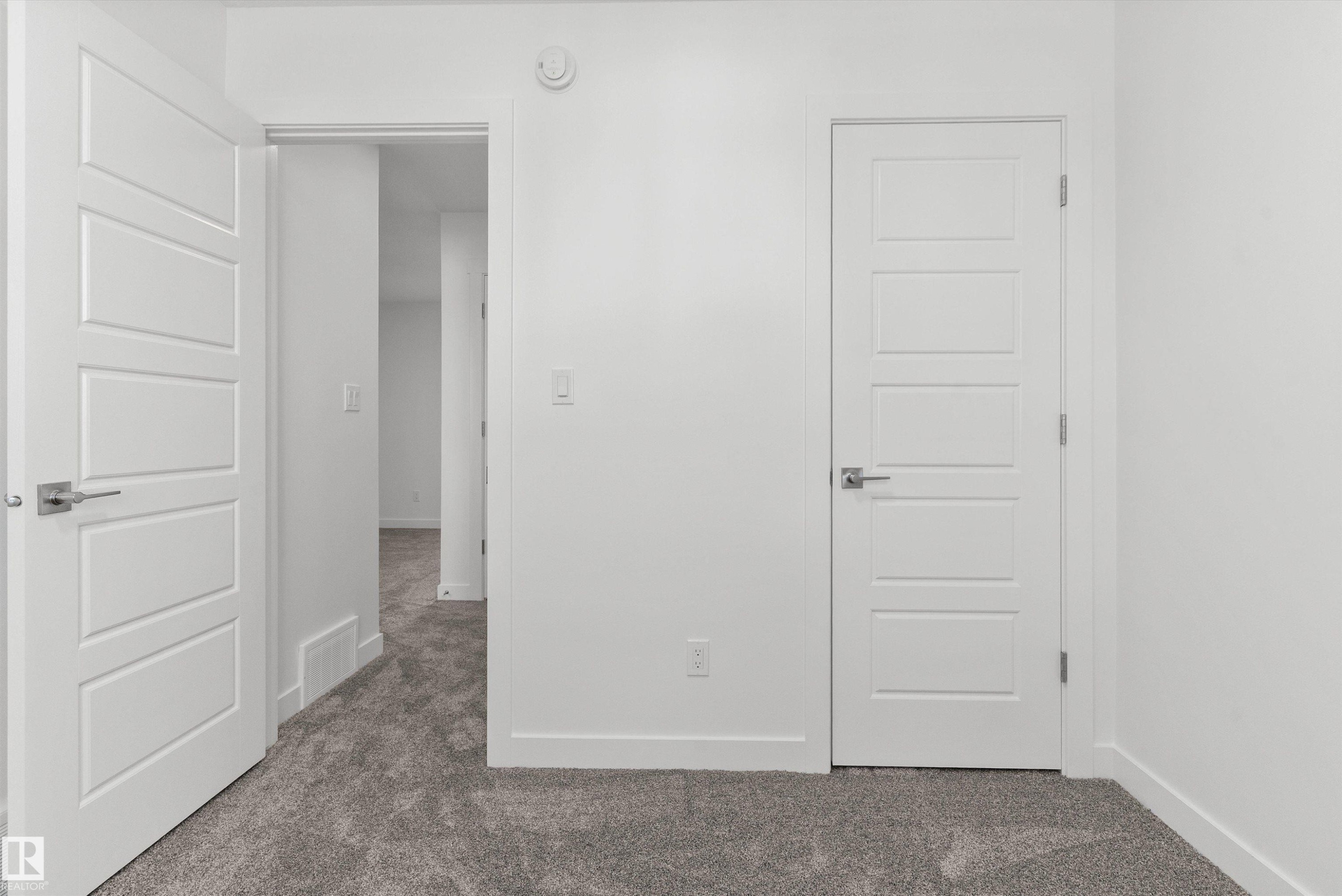 1056 14 Avenue Nw, Edmonton, AB - Indoor Photo Showing Other Room
