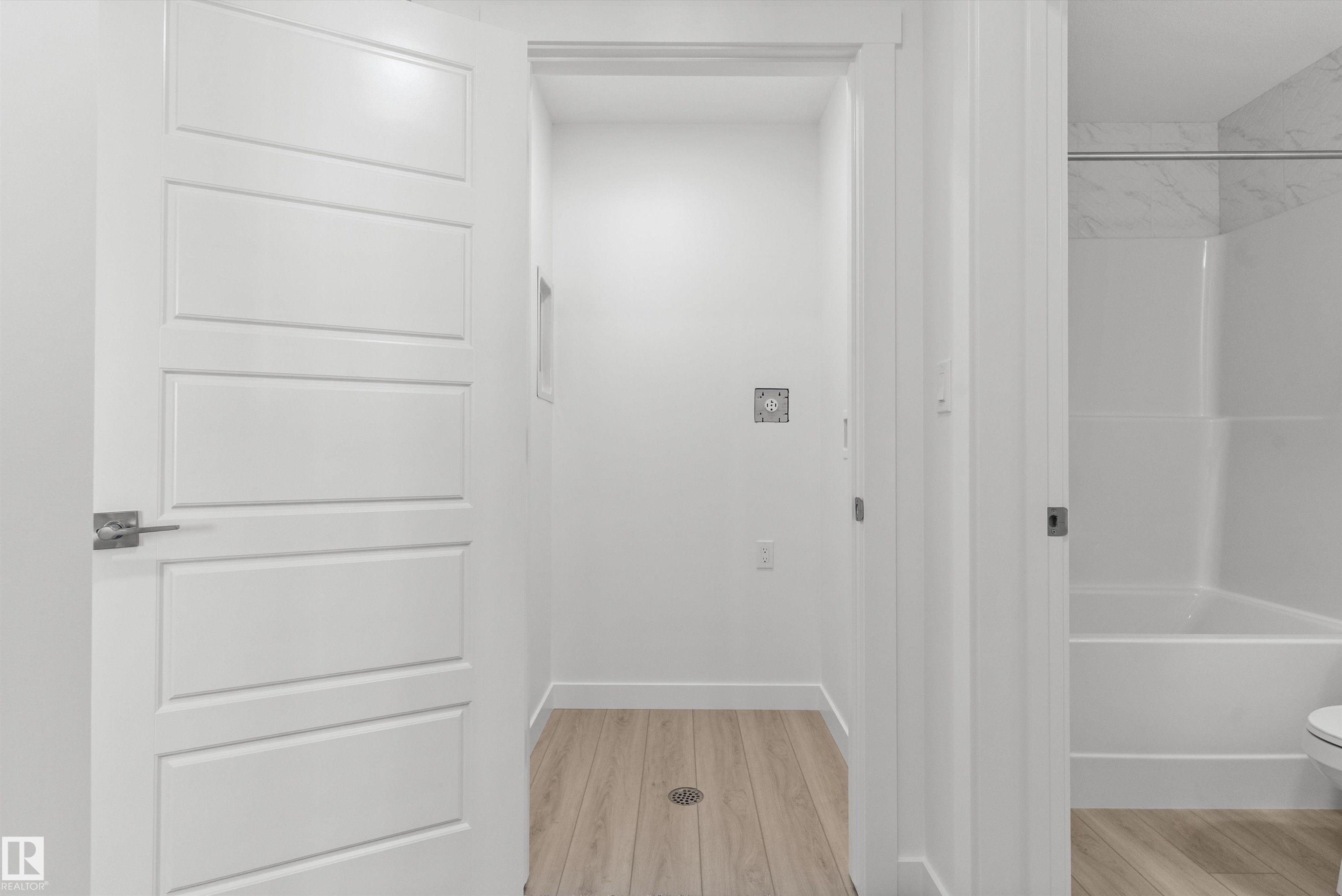 1056 14 Avenue Nw, Edmonton, AB - Indoor