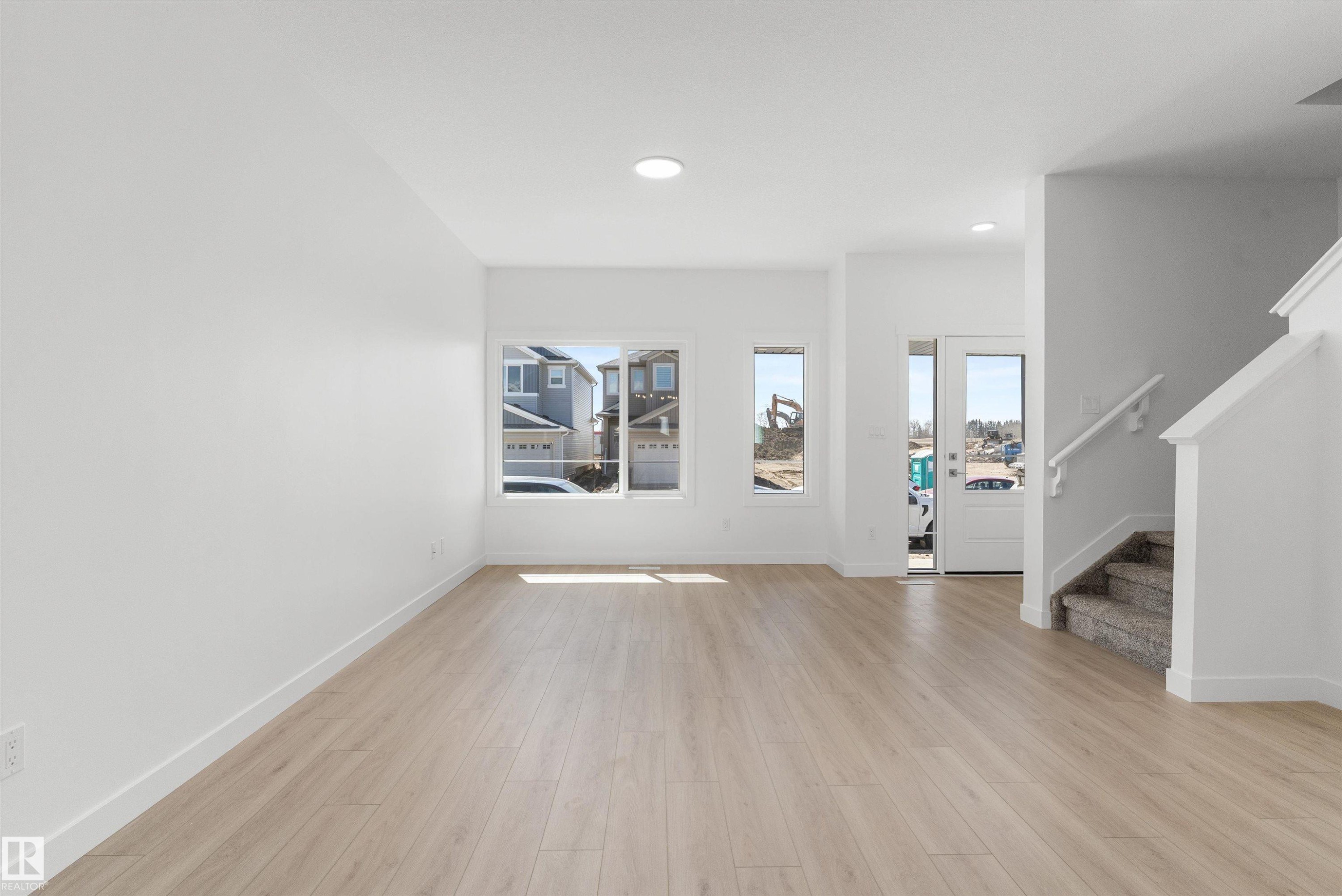 1056 14 Avenue Nw, Edmonton, AB - Indoor Photo Showing Other Room