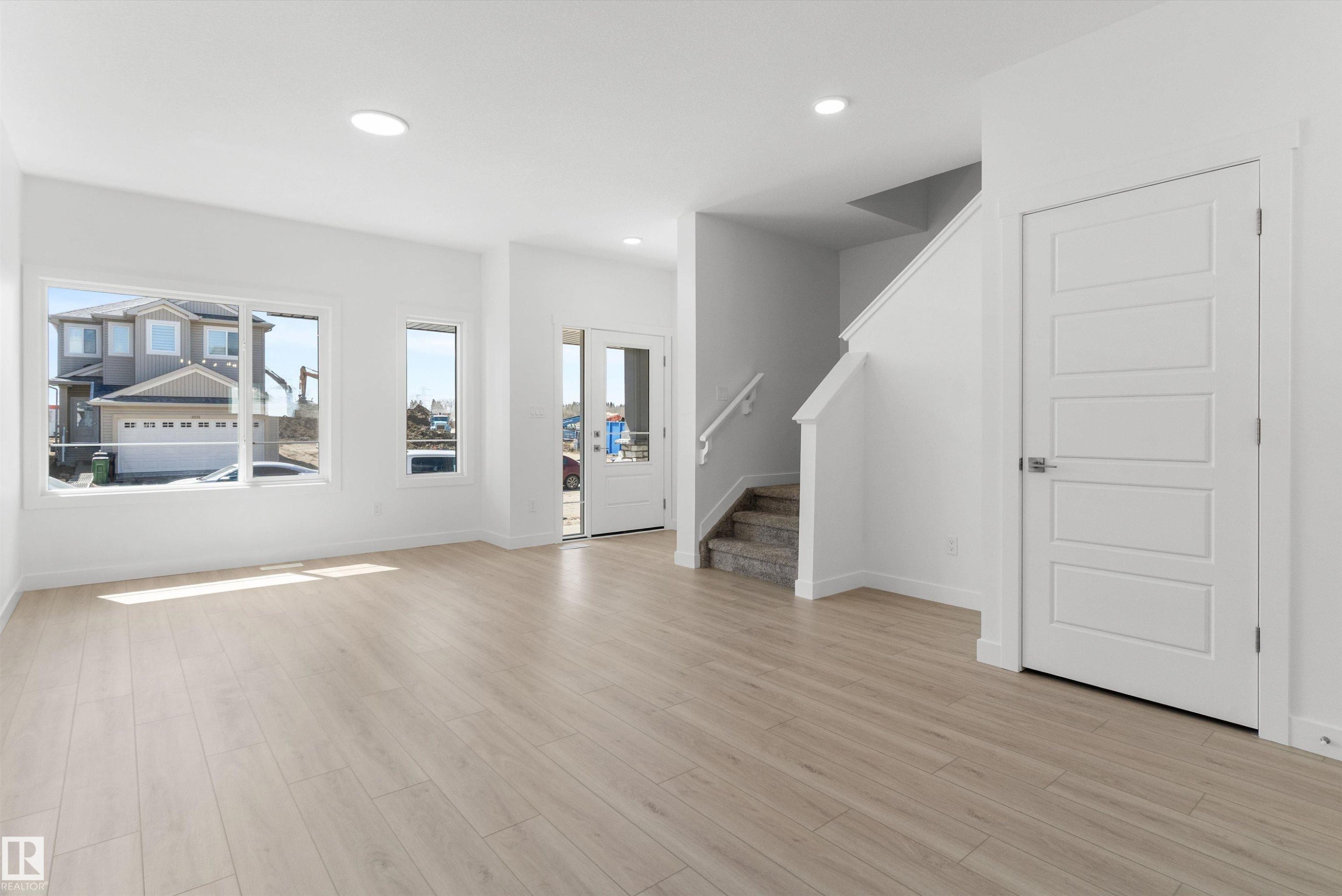 1056 14 Avenue Nw, Edmonton, AB - Indoor Photo Showing Other Room
