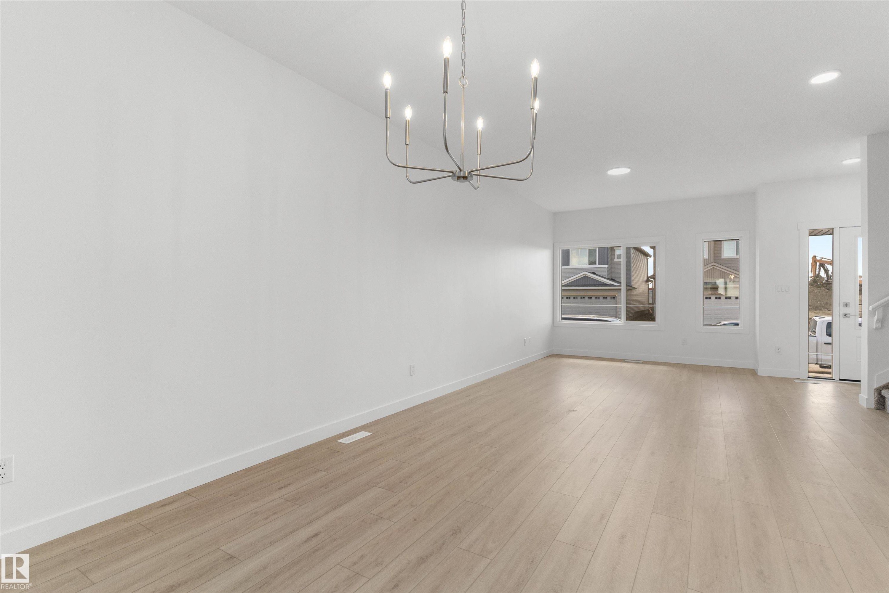 1056 14 Avenue Nw, Edmonton, AB - Indoor Photo Showing Other Room