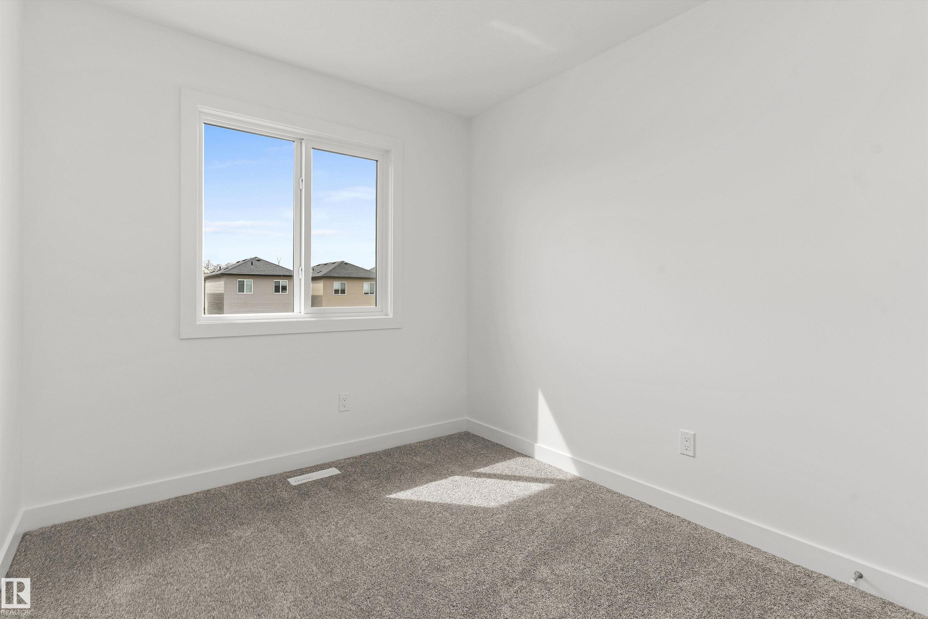 6265 175A Avenue Nw, Edmonton, AB - Indoor Photo Showing Other Room