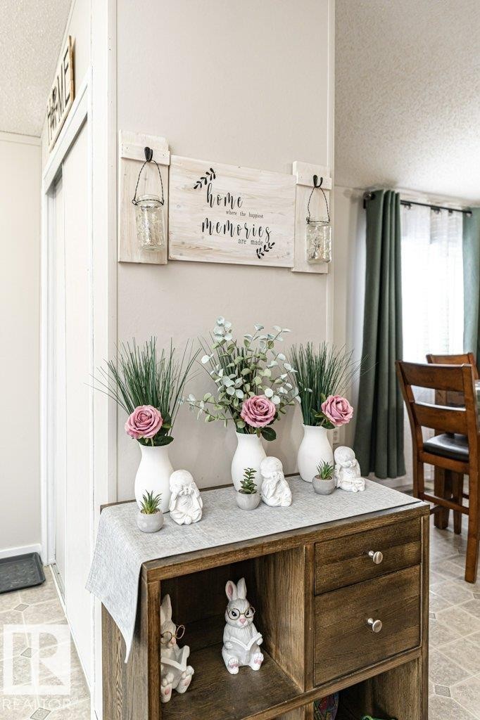 Image quality insufficient for description - 1637 68 Avenue, Edmonton, AB - Indoor