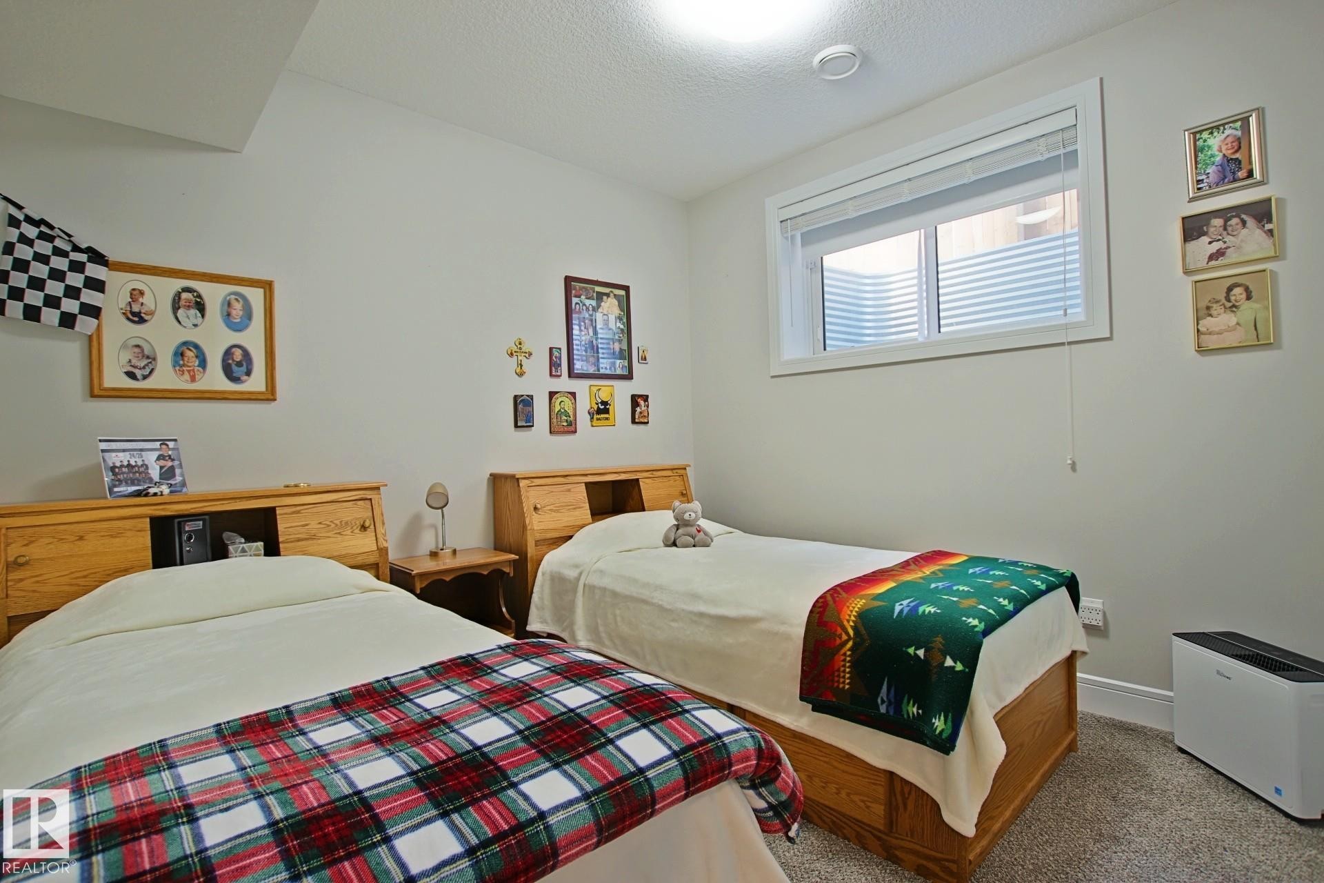 Bedroom featuring light-toned walls and plush carpeting - 9711 223 Street, Edmonton, AB