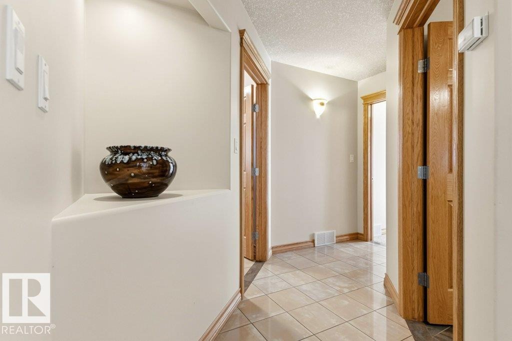 244 Wolf Willow Road, Edmonton, AB - Indoor Photo Showing Other Room