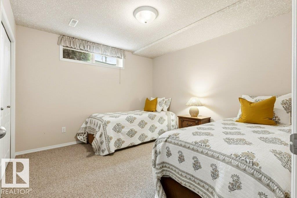 244 Wolf Willow Road, Edmonton, AB - Indoor Photo Showing Bedroom