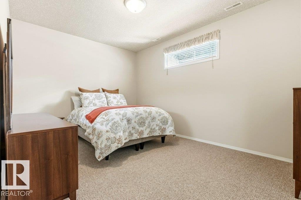 244 Wolf Willow Road, Edmonton, AB - Indoor Photo Showing Bedroom