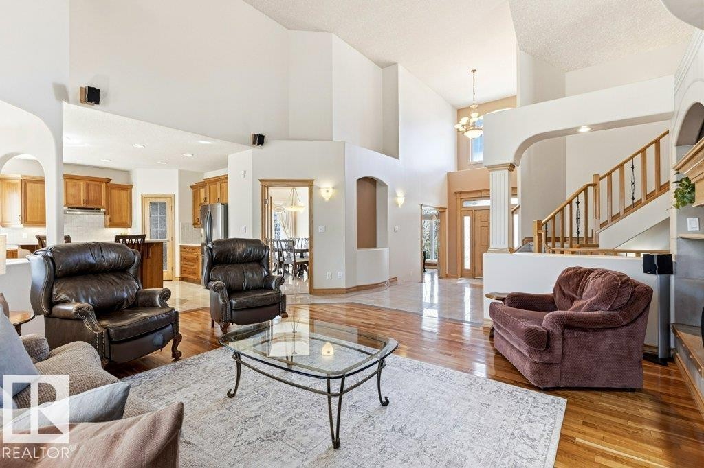 244 Wolf Willow Road, Edmonton, AB - Indoor Photo Showing Living Room