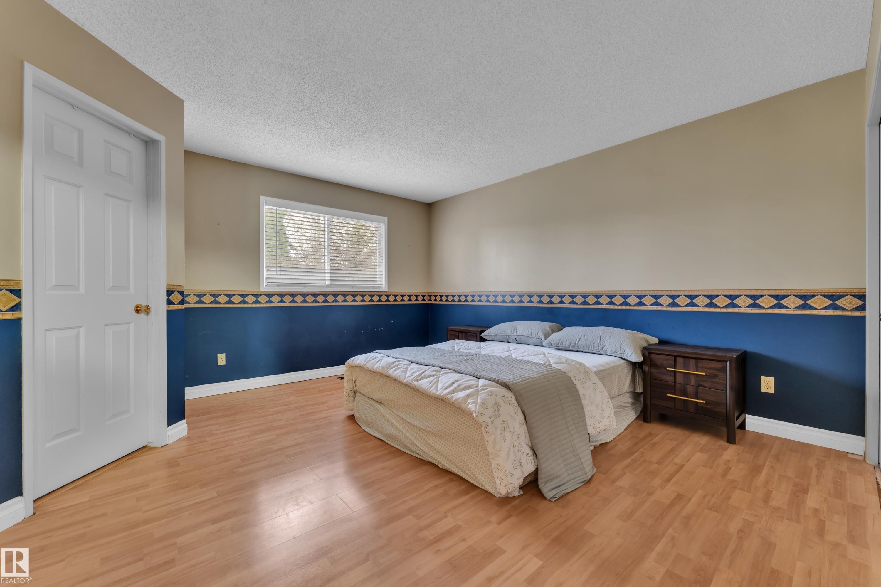 4903 11A Avenue, Edmonton, AB - Indoor Photo Showing Bedroom