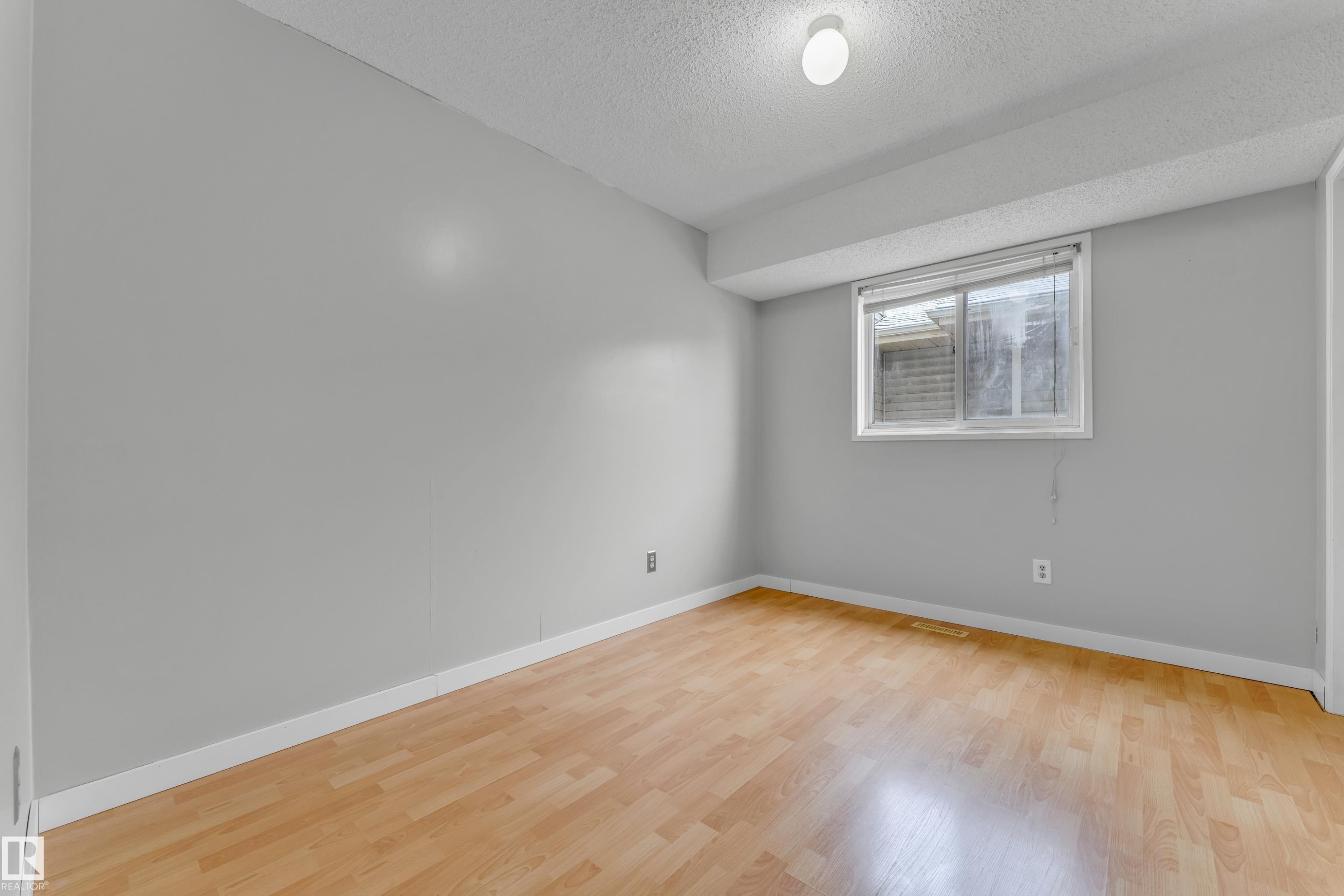 4903 11A Avenue, Edmonton, AB - Indoor Photo Showing Other Room