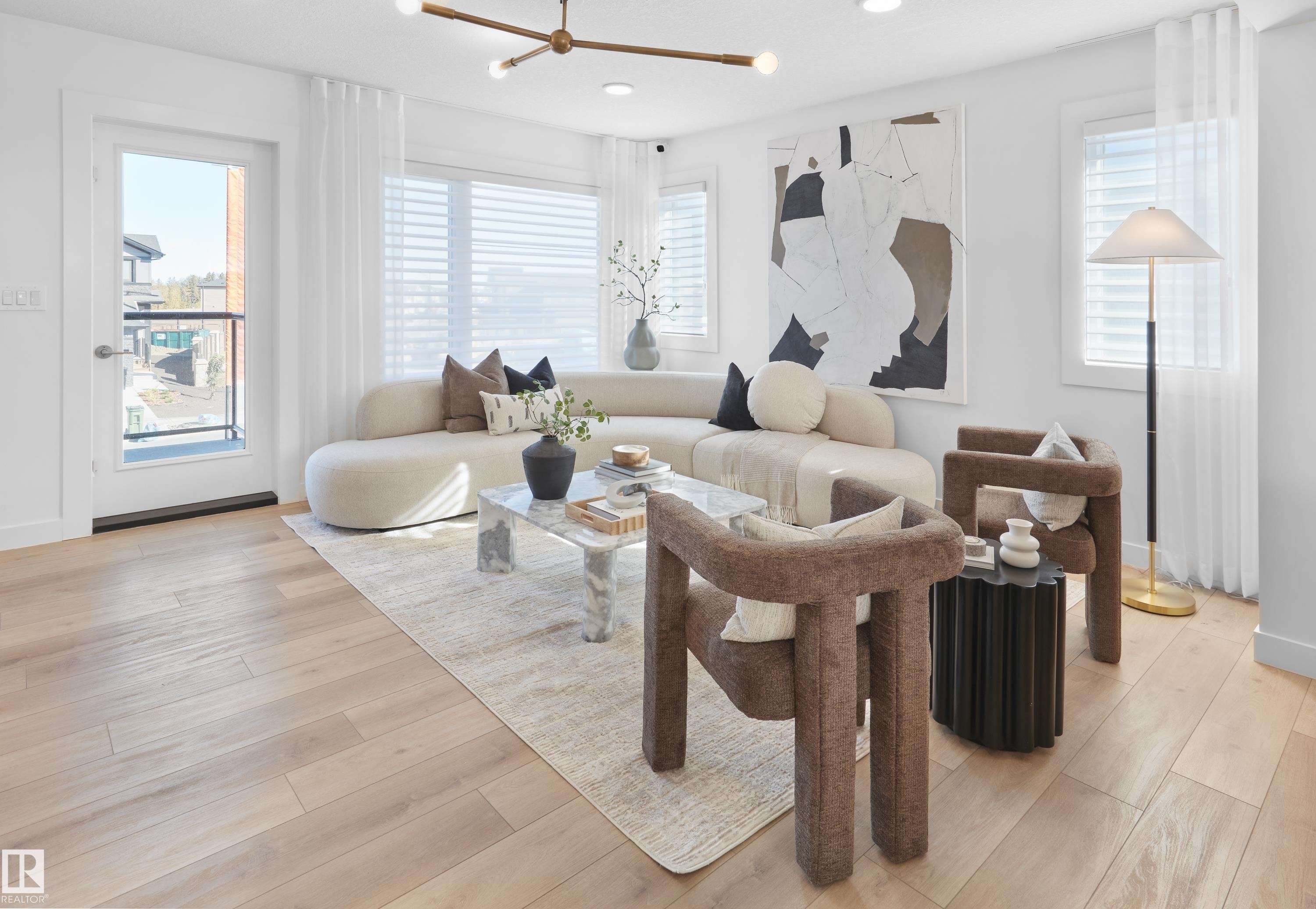 4149 Kinglet Drive, Edmonton, AB - Indoor Photo Showing Living Room