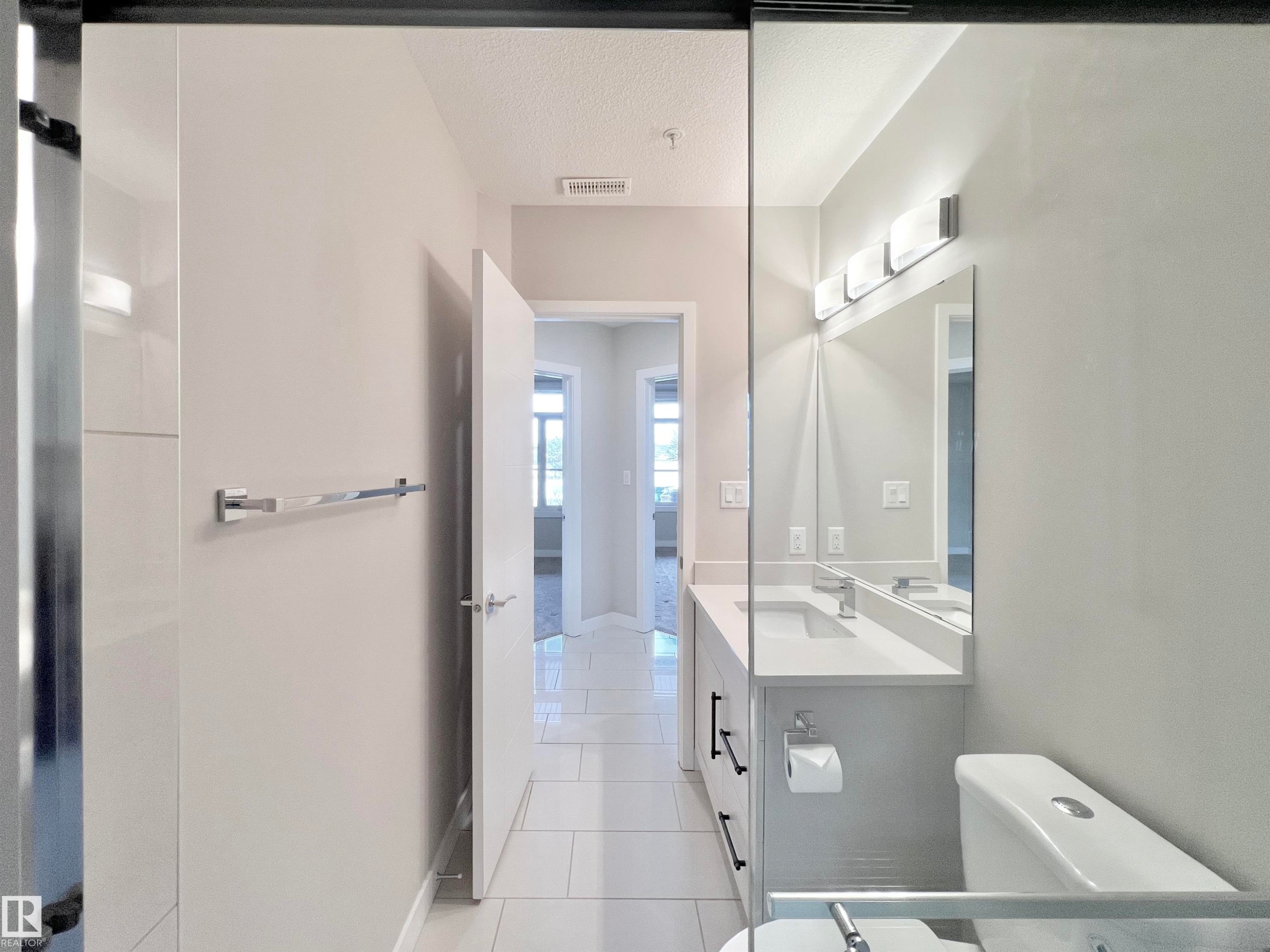 101 625 Leger Way, Edmonton, AB - Indoor Photo Showing Bathroom