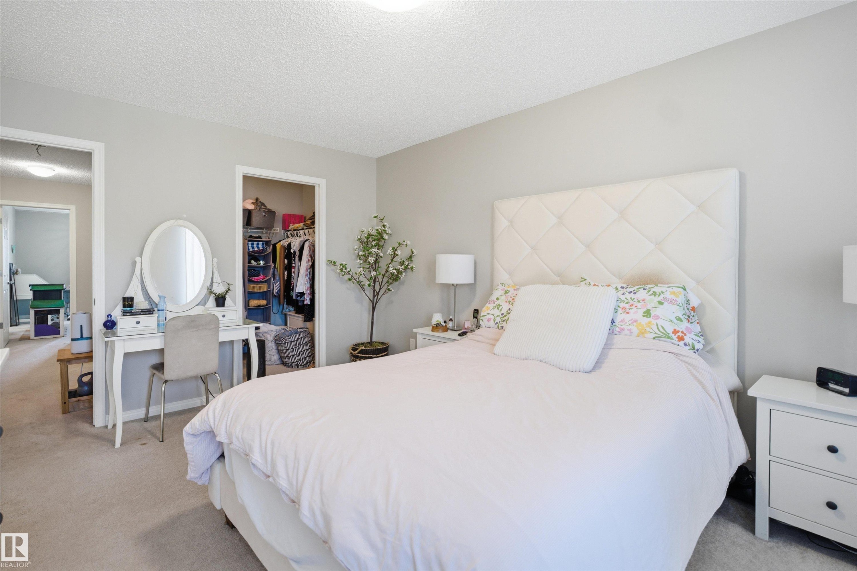 Light-toned walls with carpeted flooring - 7323 24 Ave, Edmonton, AB - Indoor Photo Showing Other Room