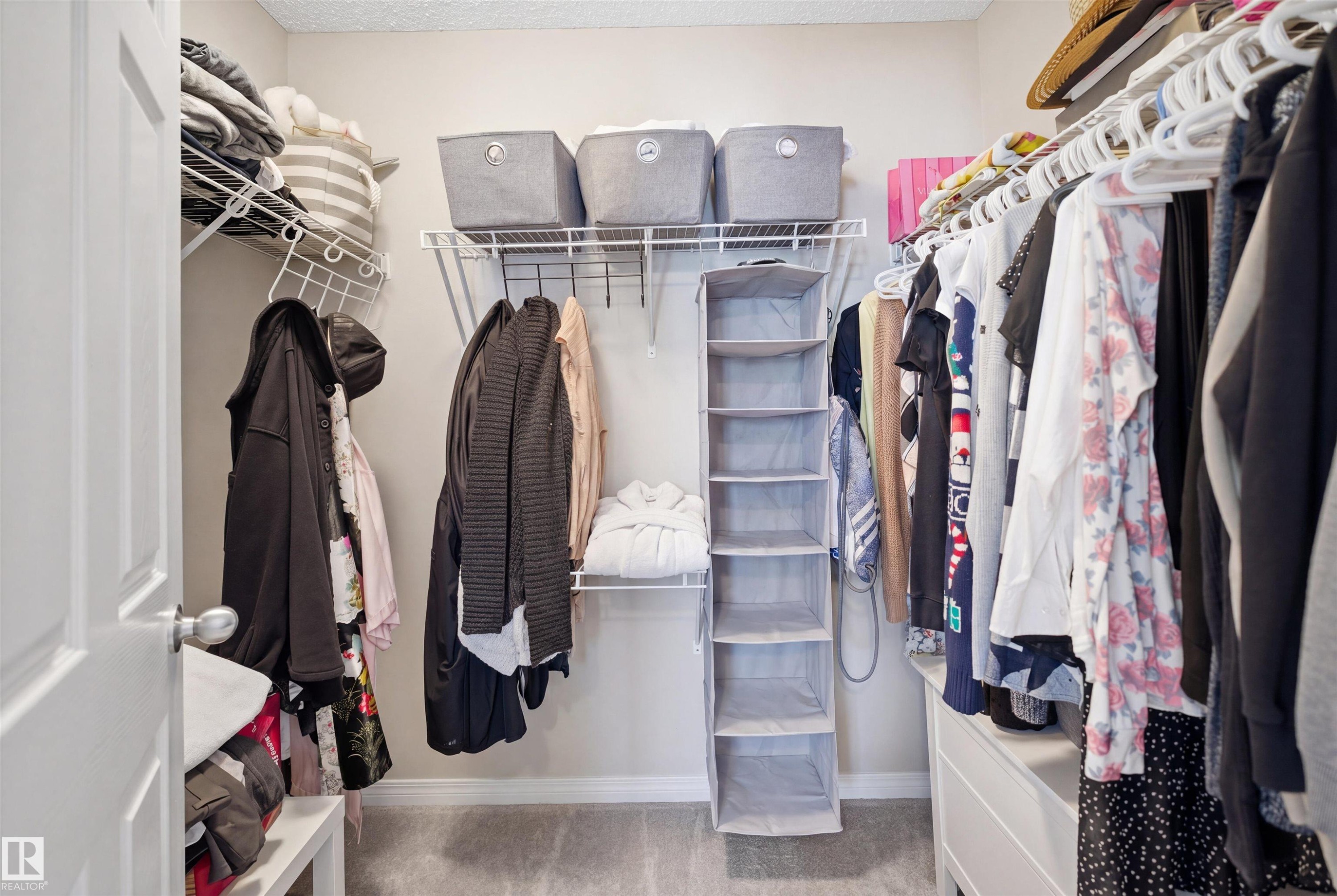 Carpeted closet with white wire shelving, a built-in dresser, and painted walls - 7323 24 Ave, Edmonton, AB - Indoor Photo Showing Bathroom