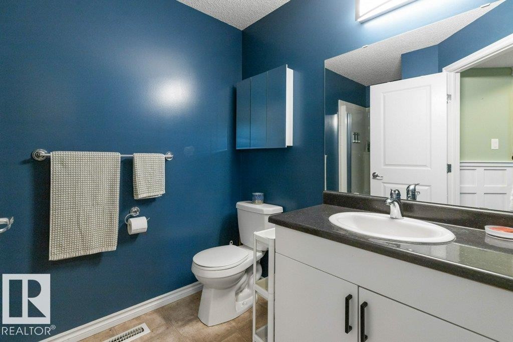21414 94A Avenue, Edmonton, AB - Indoor Photo Showing Bathroom