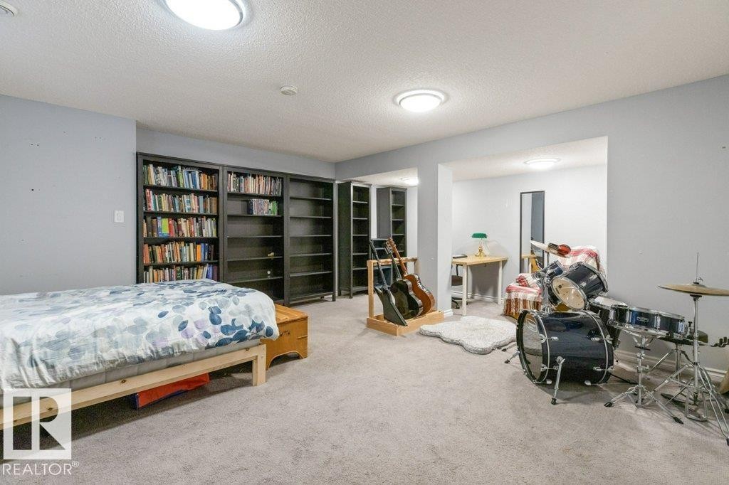 21414 94A Avenue, Edmonton, AB - Indoor Photo Showing Bedroom