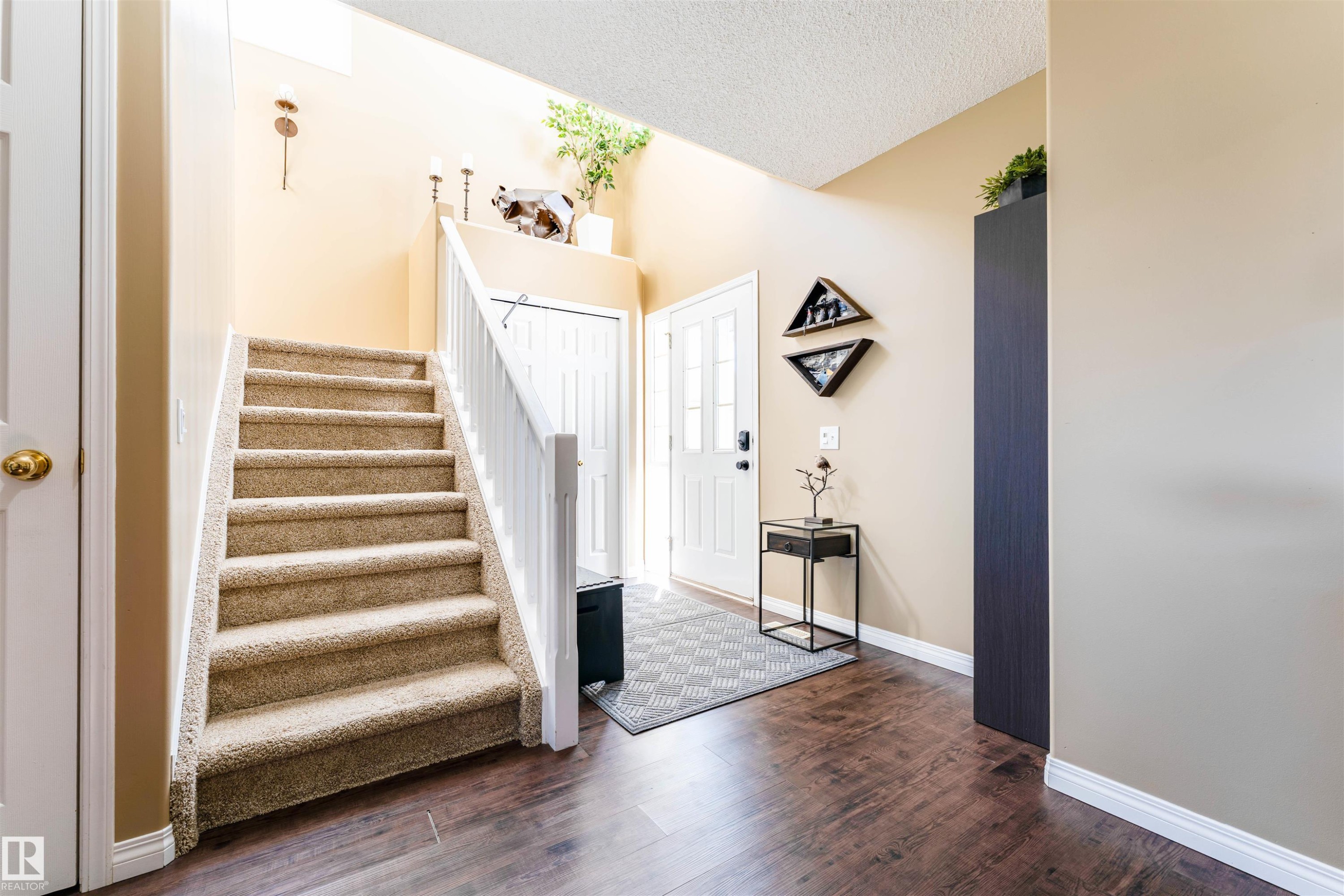 Entrance foyer - 847 Blacklock Way, Edmonton, AB - Indoor Photo Showing Other Room
