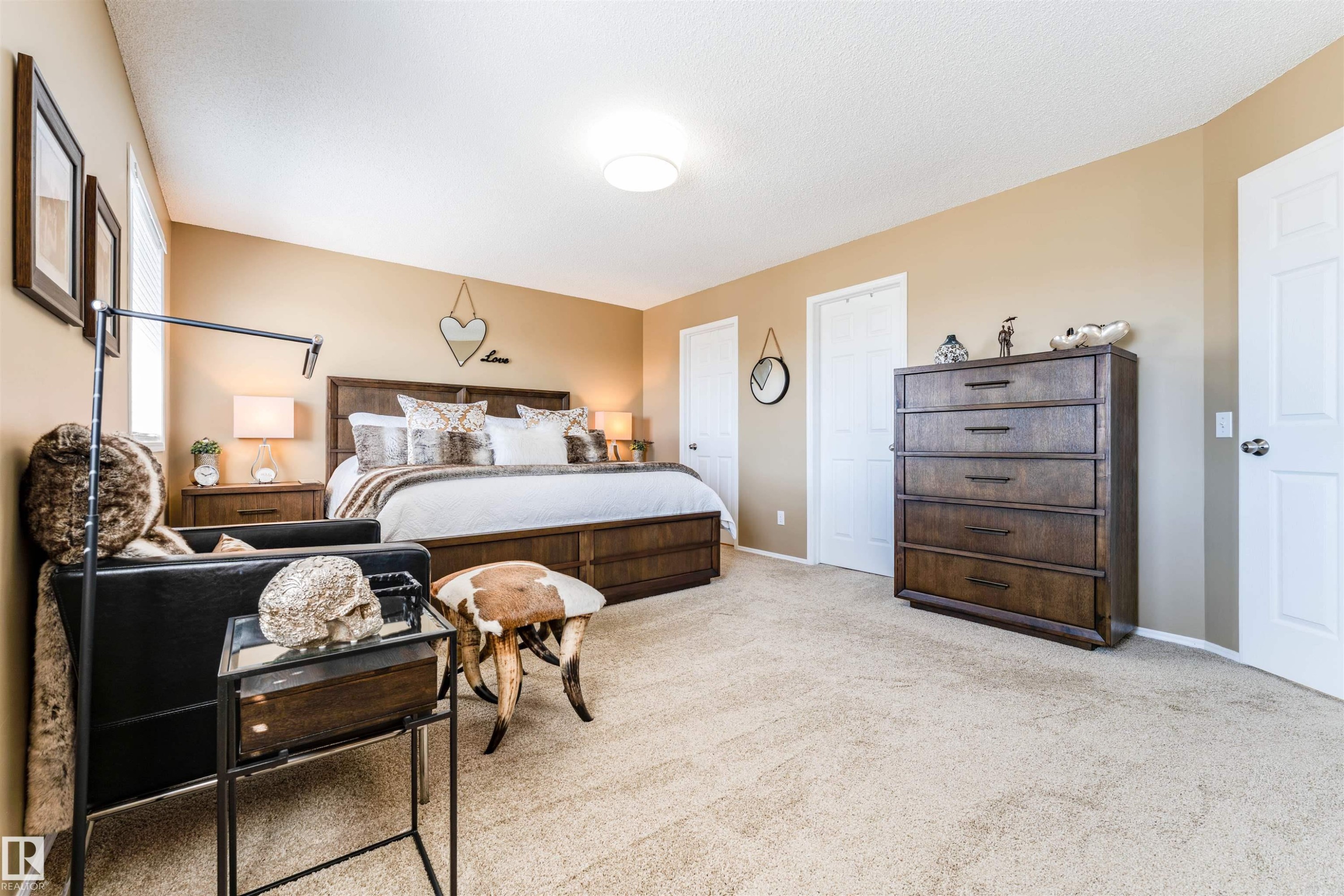 Spacious bedroom featuring neutral carpeting and light tan walls - 847 Blacklock Way, Edmonton, AB - Indoor Photo Showing Bedroom