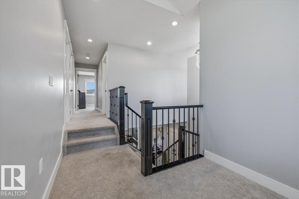 819 Albany Cove, Edmonton, AB - Indoor Photo Showing Other Room