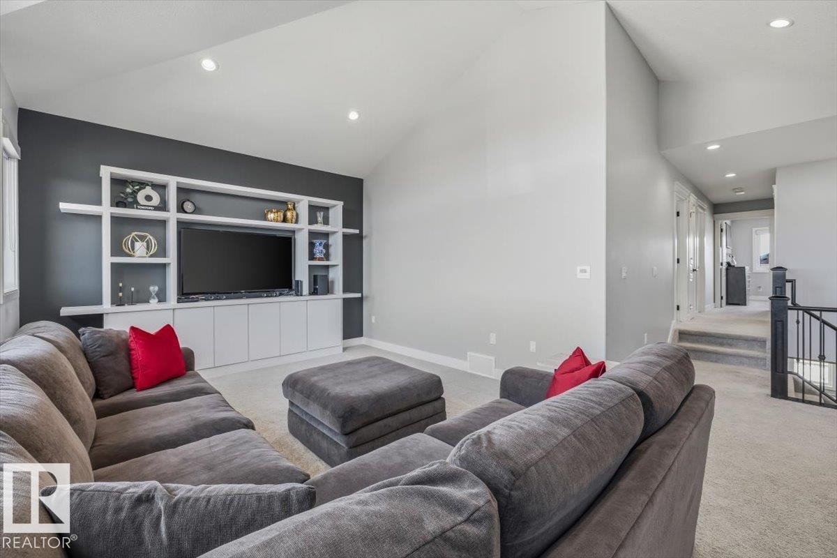 819 Albany Cove, Edmonton, AB - Indoor Photo Showing Living Room