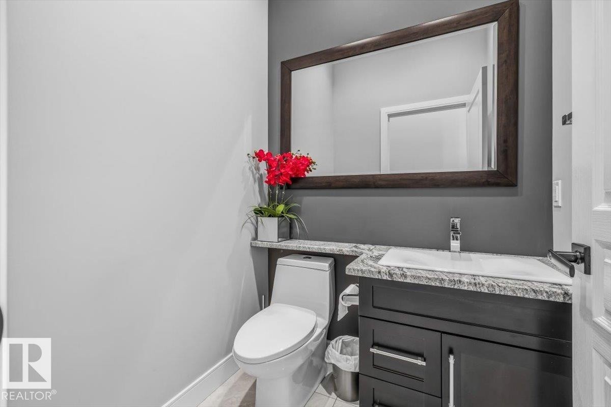 819 Albany Cove, Edmonton, AB - Indoor Photo Showing Bathroom