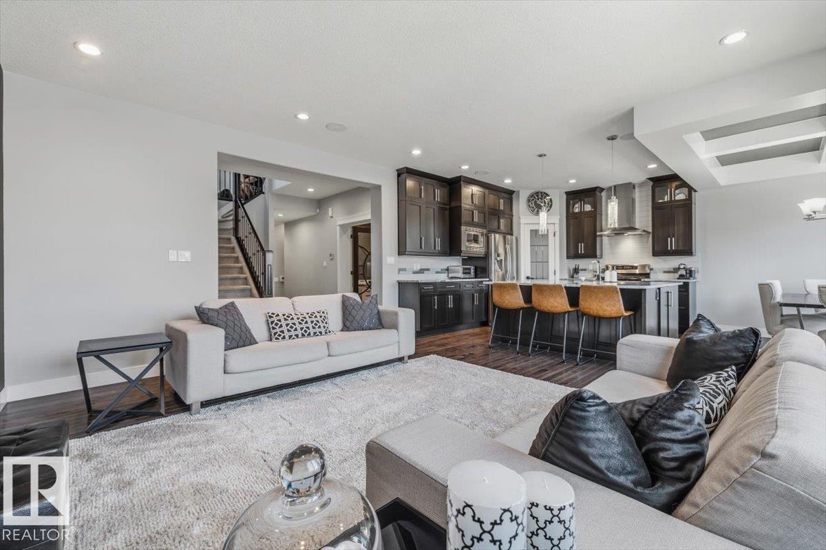 819 Albany Cove, Edmonton, AB - Indoor Photo Showing Living Room