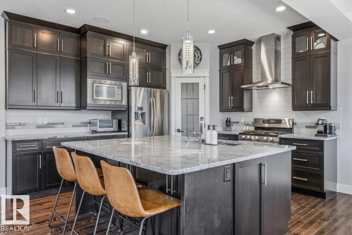 819 Albany Cove, Edmonton, AB - Indoor Photo Showing Kitchen With Upgraded Kitchen