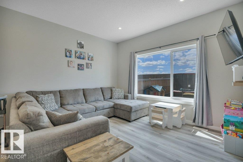 161 Larch Crescent, Leduc, AB - Indoor Photo Showing Living Room