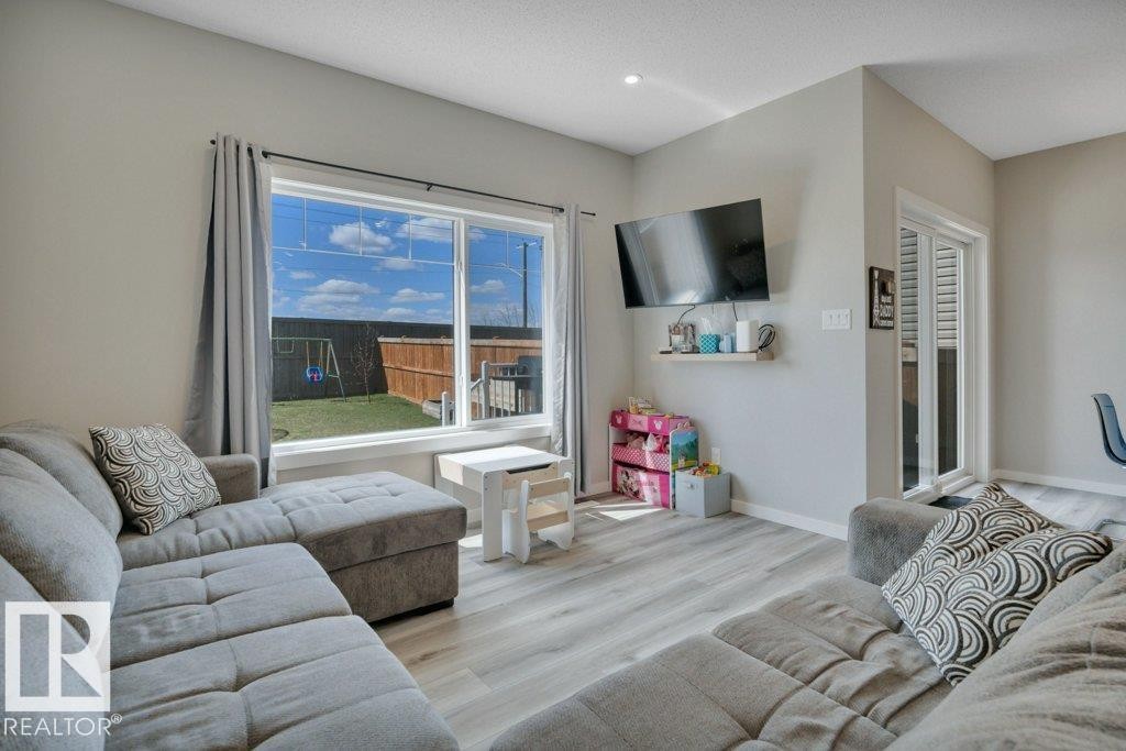 161 Larch Crescent, Leduc, AB - Indoor Photo Showing Living Room