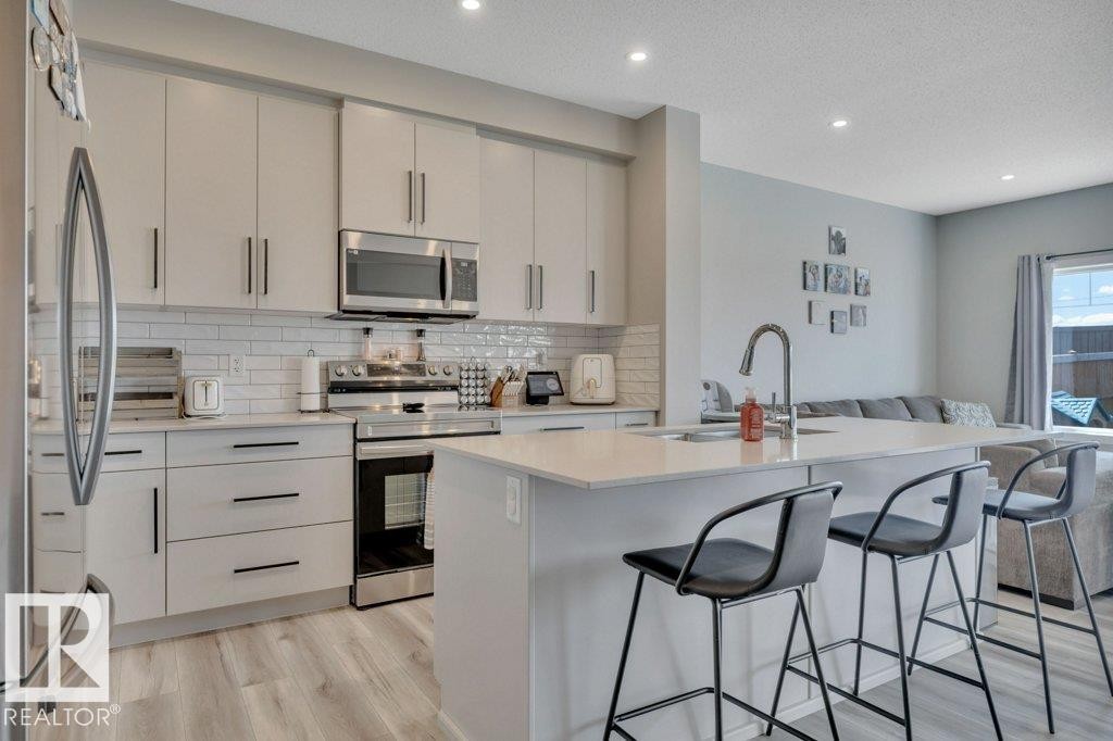 161 Larch Crescent, Leduc, AB - Indoor Photo Showing Kitchen With Upgraded Kitchen