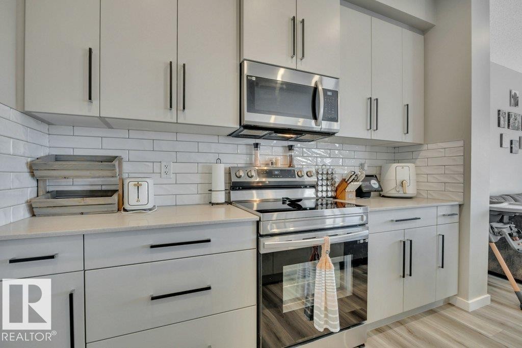 161 Larch Crescent, Leduc, AB - Indoor Photo Showing Kitchen With Upgraded Kitchen