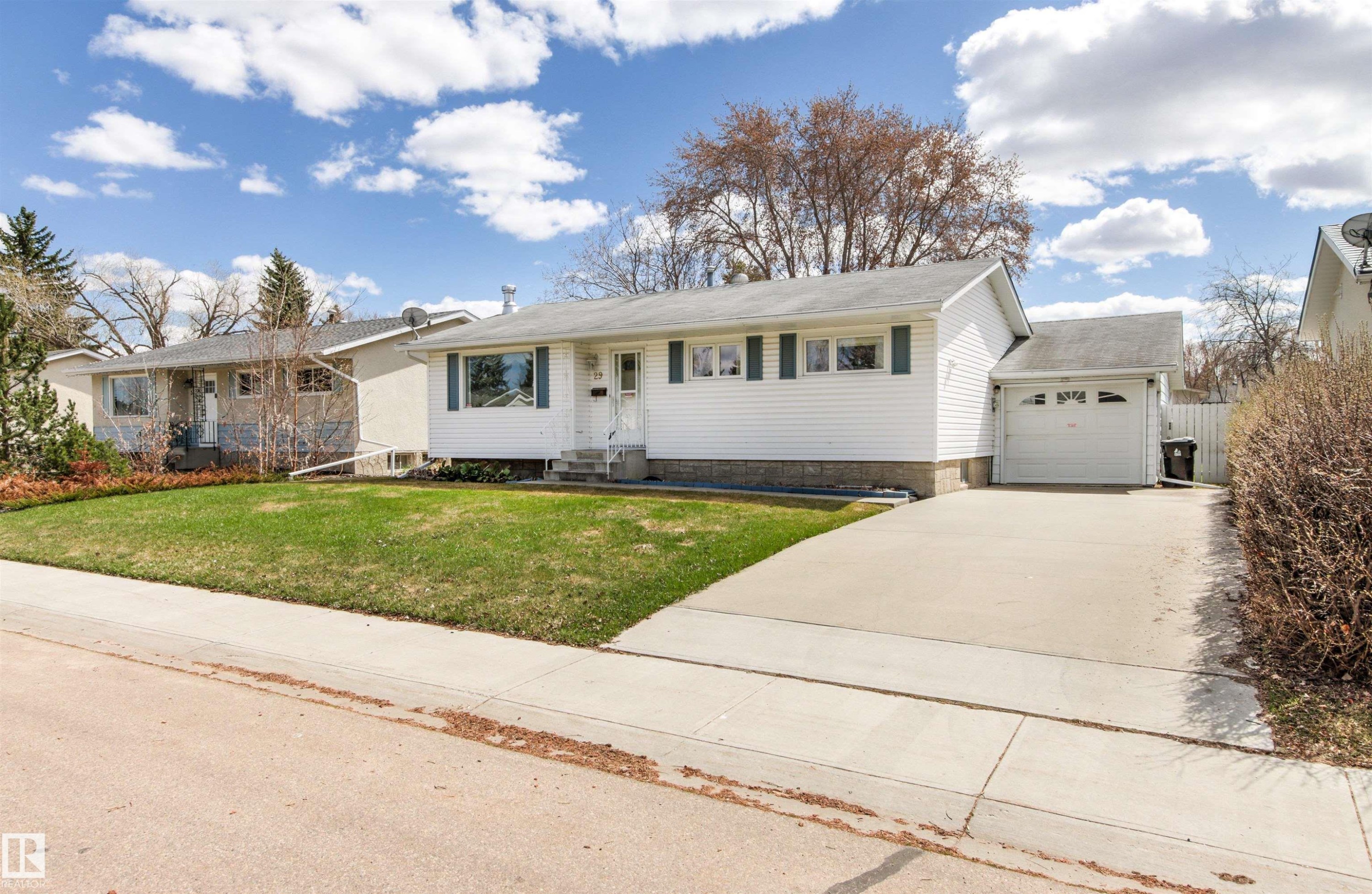 29 Bristow Crescent, Spruce Grove, AB - Outdoor With Facade