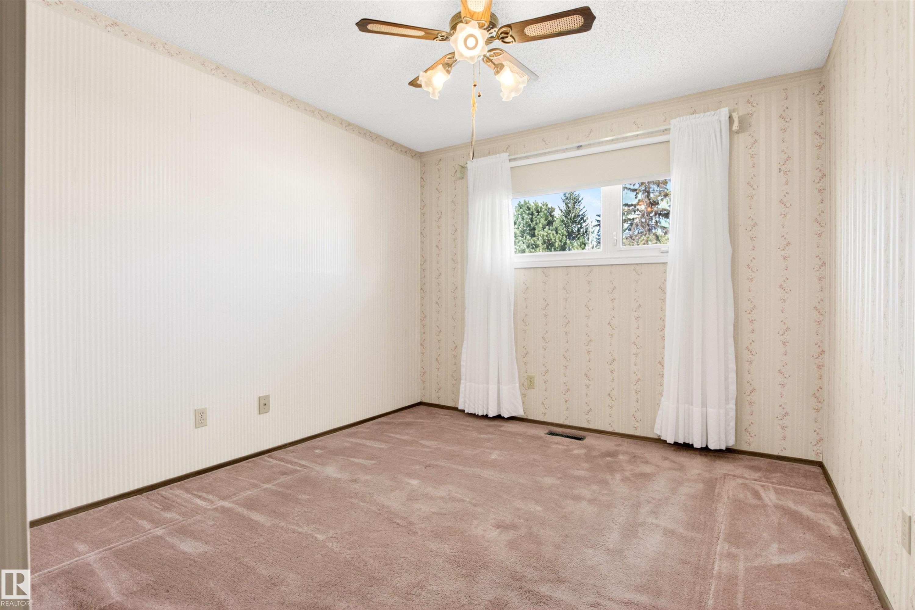 Neutral-toned wallpaper with a subtle pattern and a textured ceiling - 29 Bristow Crescent, Spruce Grove, AB - Indoor Photo Showing Other Room