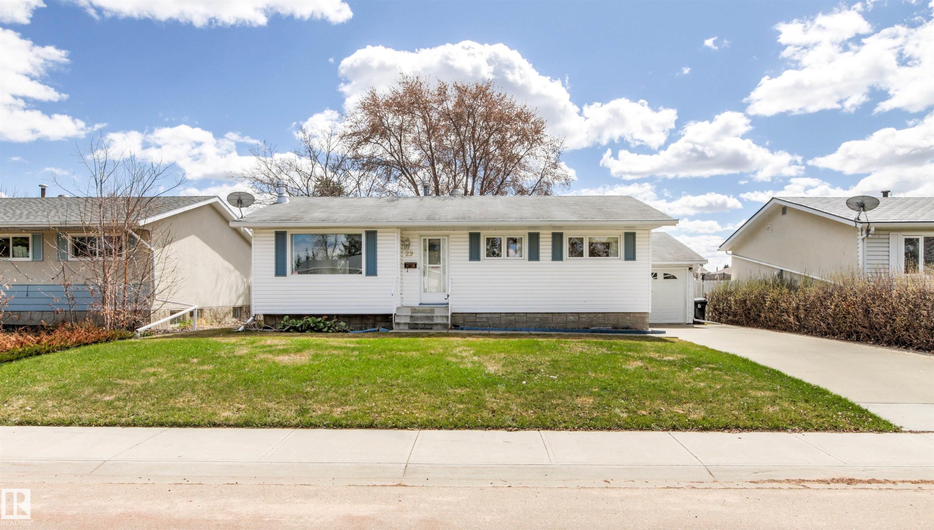 Single-story residence featuring white siding and blue window shutters - 29 Bristow Crescent, Spruce Grove, AB - Outdoor