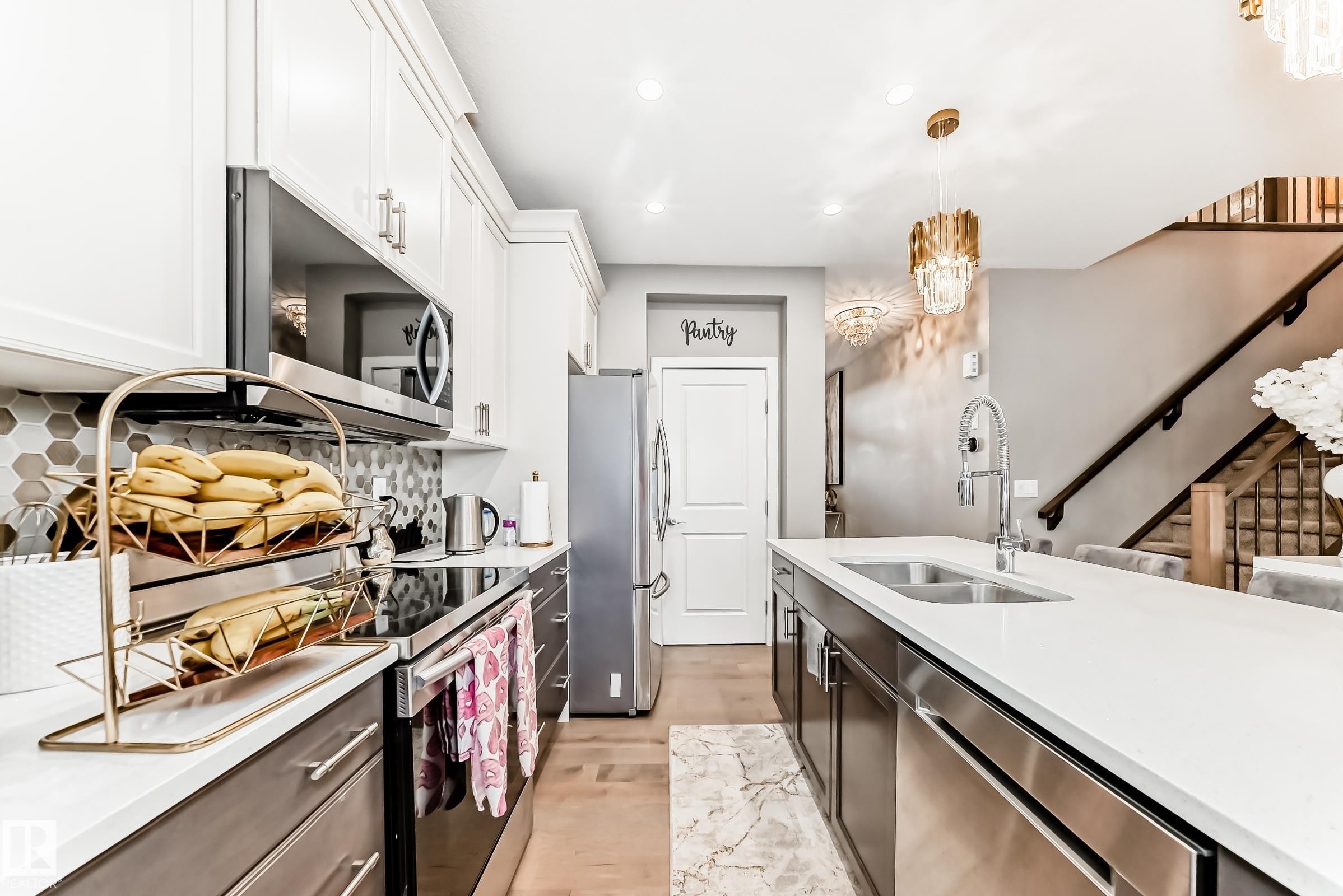 2012 200 Street, Edmonton, AB - Indoor Photo Showing Kitchen With Double Sink With Upgraded Kitchen