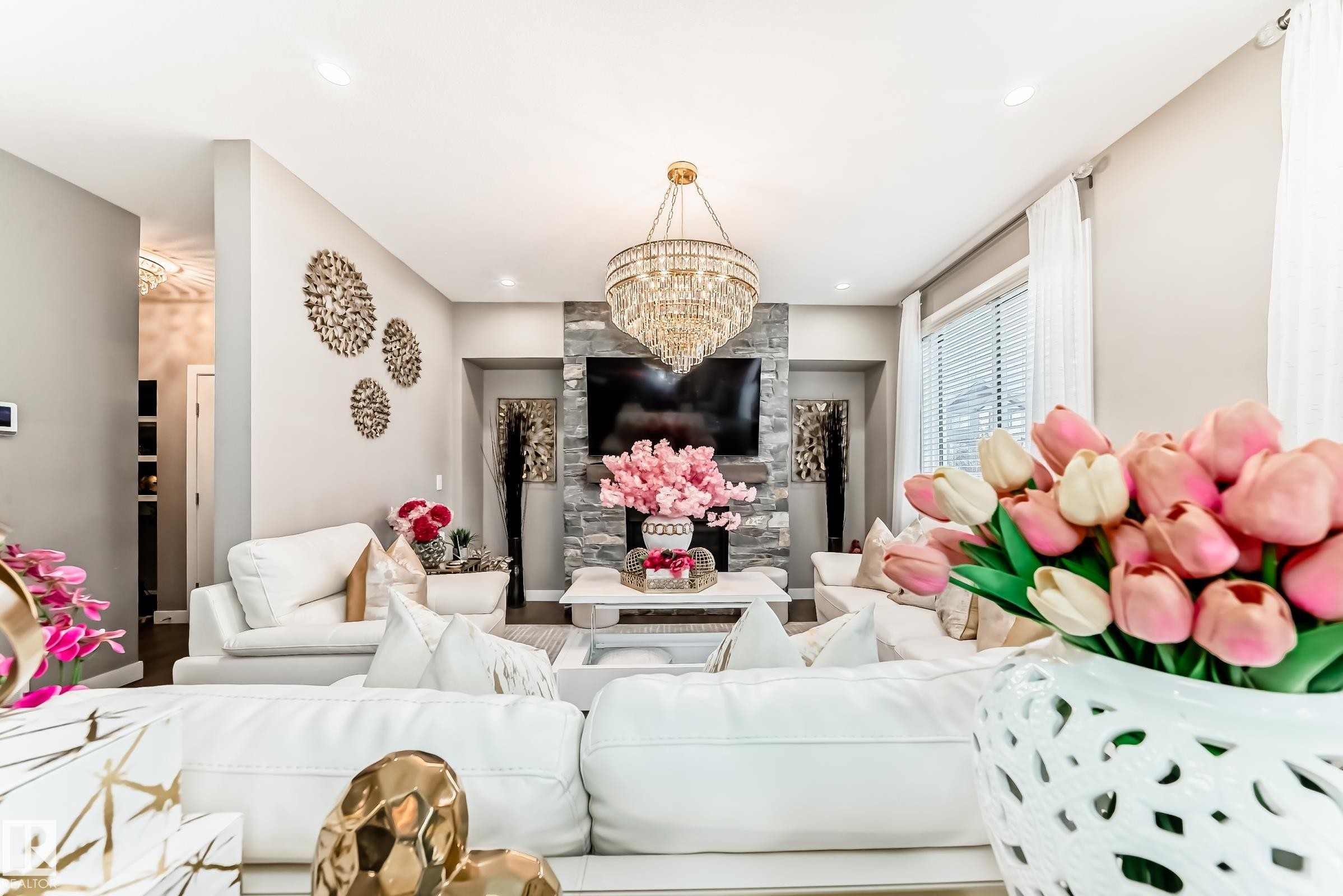 2012 200 Street, Edmonton, AB - Indoor Photo Showing Living Room