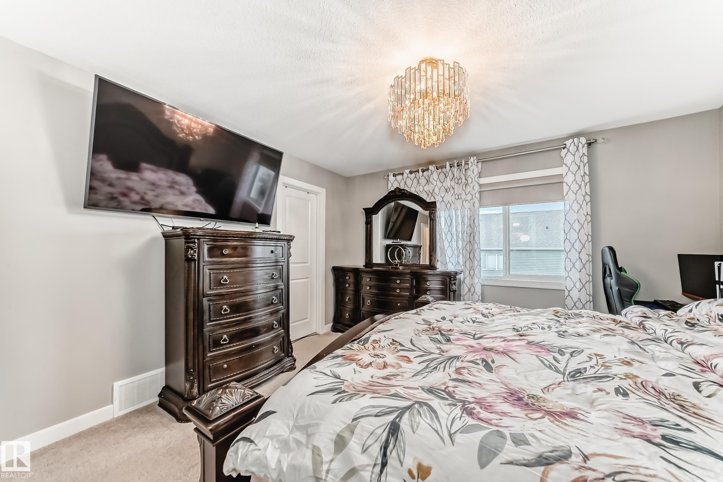 2012 200 Street, Edmonton, AB - Indoor Photo Showing Bedroom