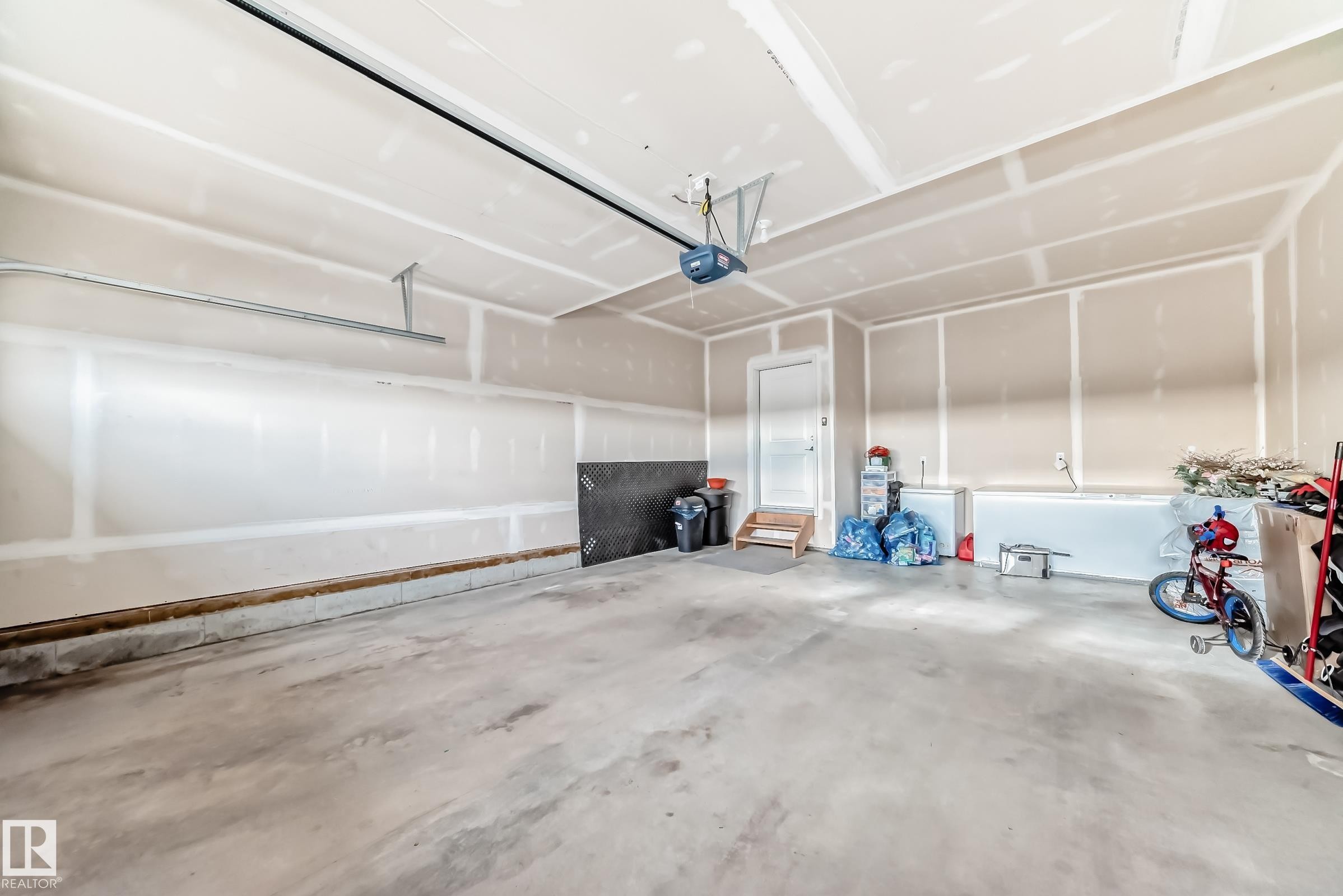 2012 200 Street, Edmonton, AB - Indoor Photo Showing Garage