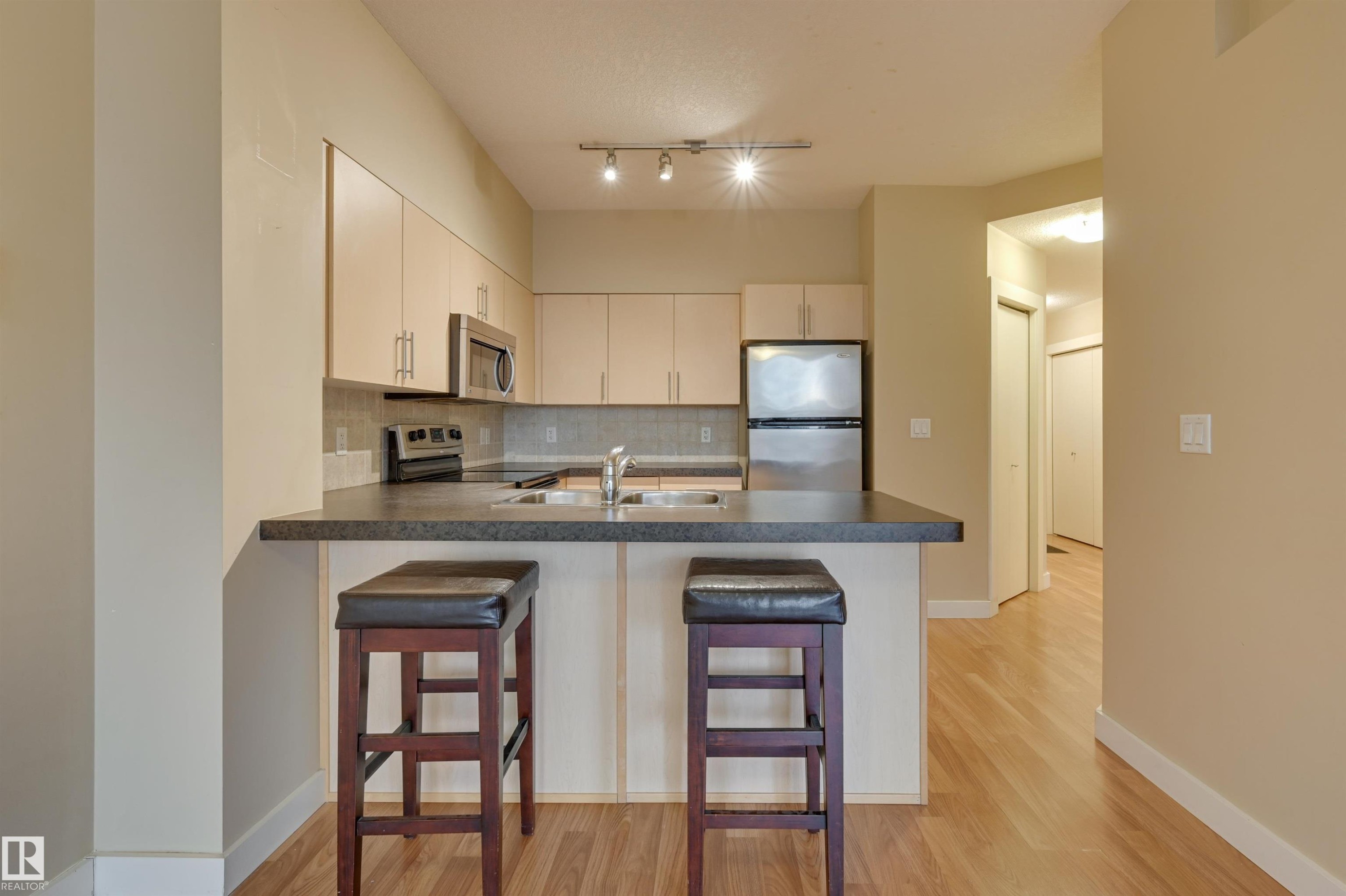 603 10136 104 Street, Edmonton, AB - Indoor