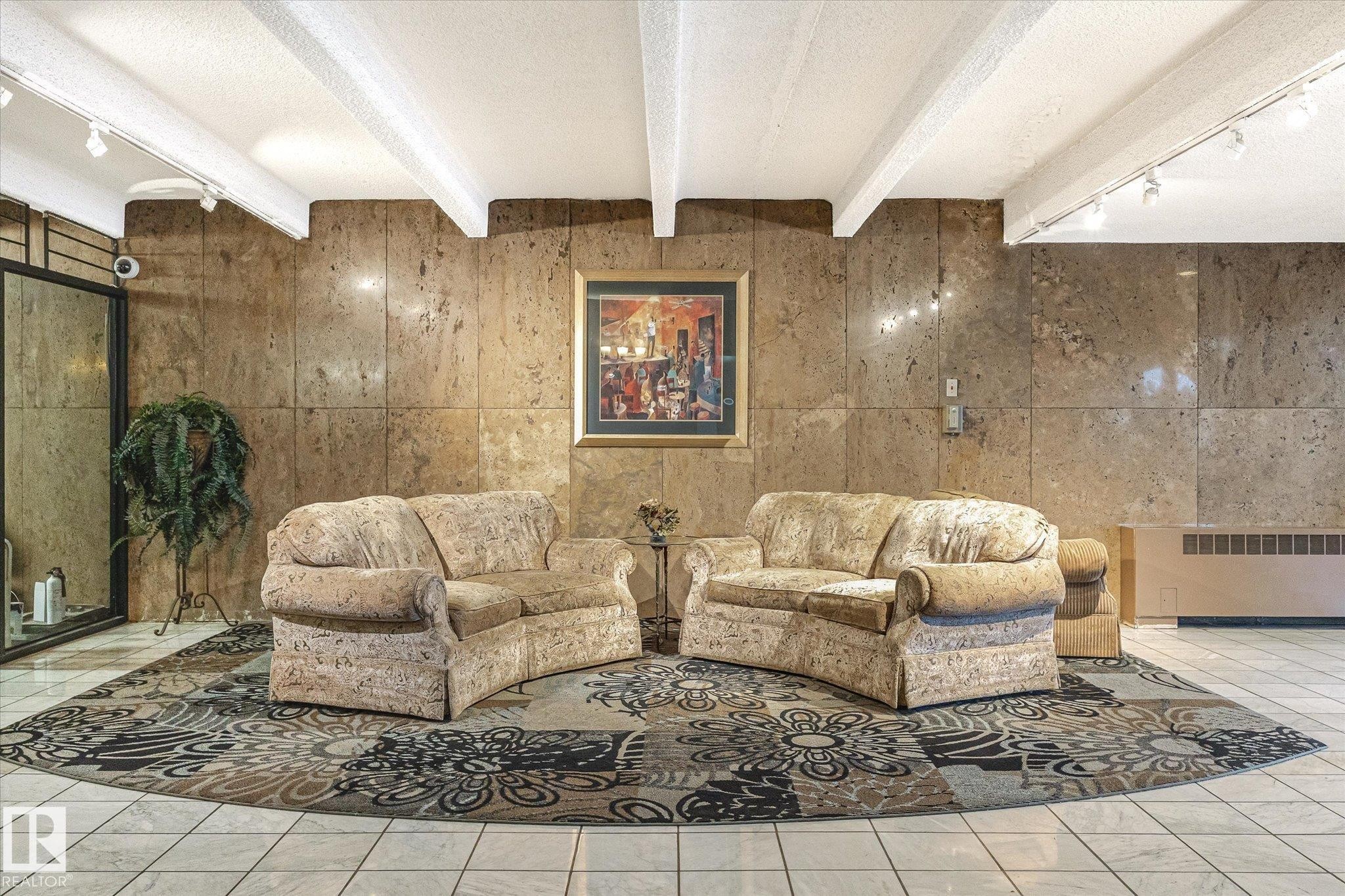 811 9918 101 Street, Edmonton, AB - Indoor