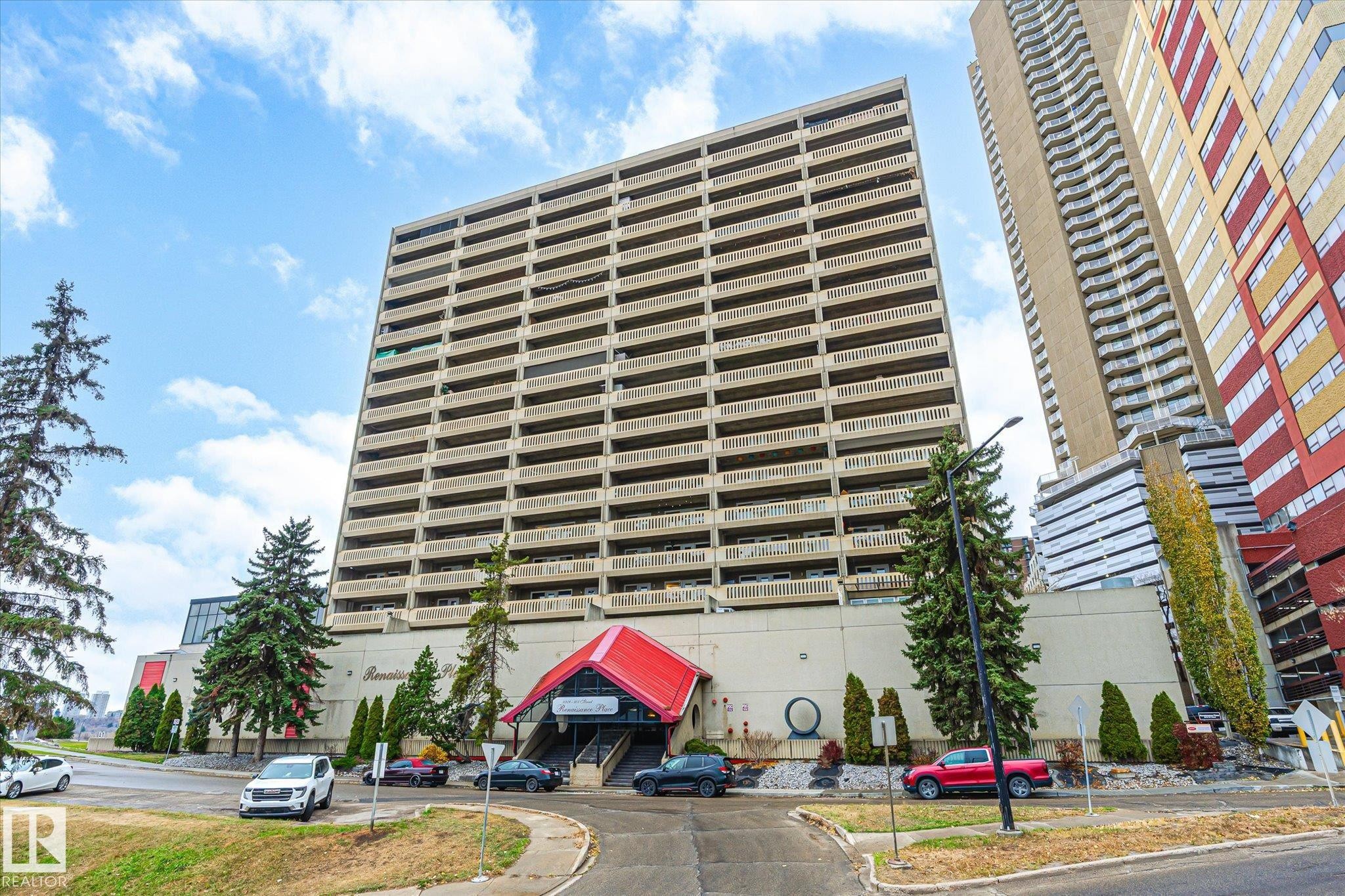 811 9918 101 Street, Edmonton, AB - Outdoor With Facade