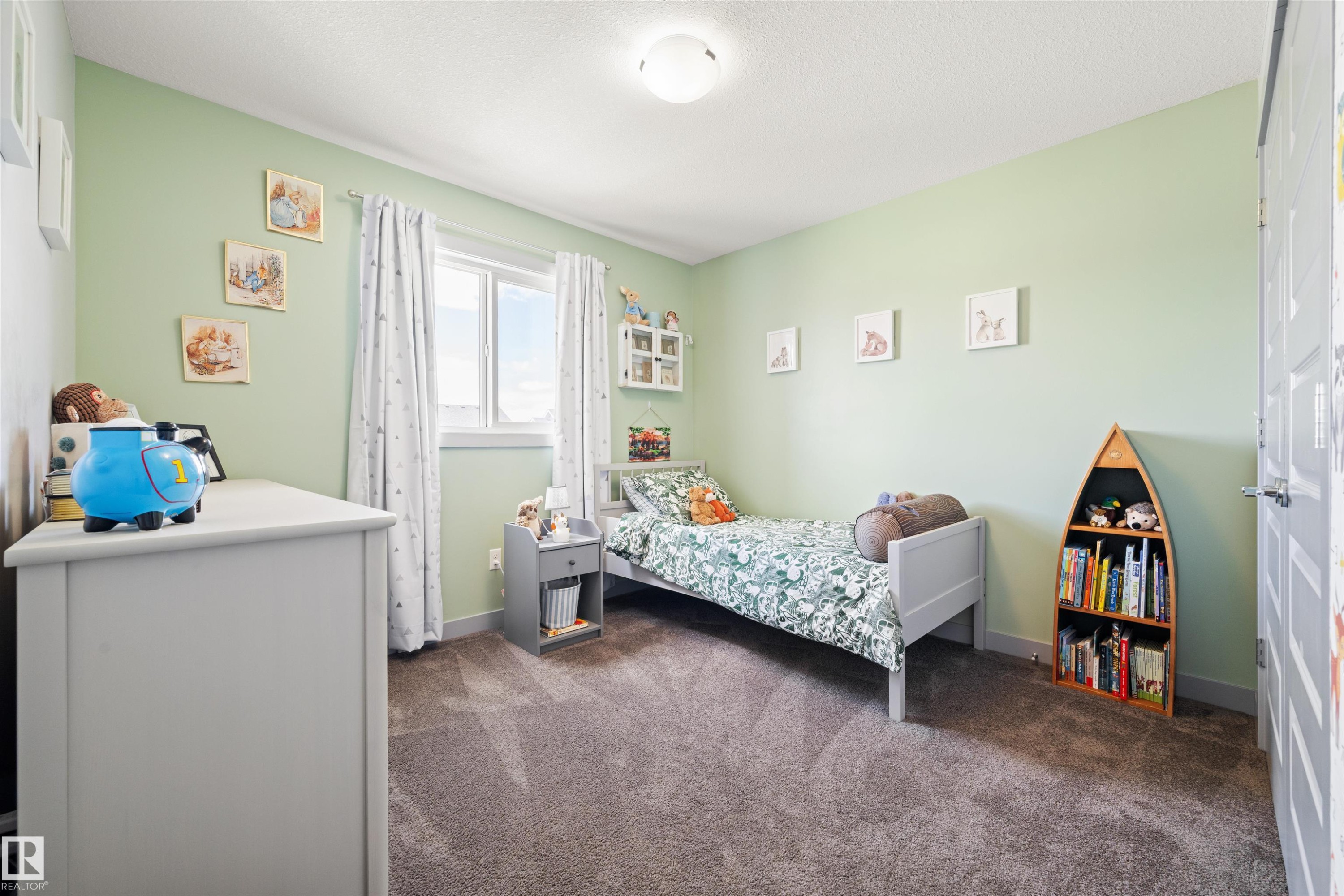 16460 15 Avenue, Edmonton, AB - Indoor Photo Showing Bedroom