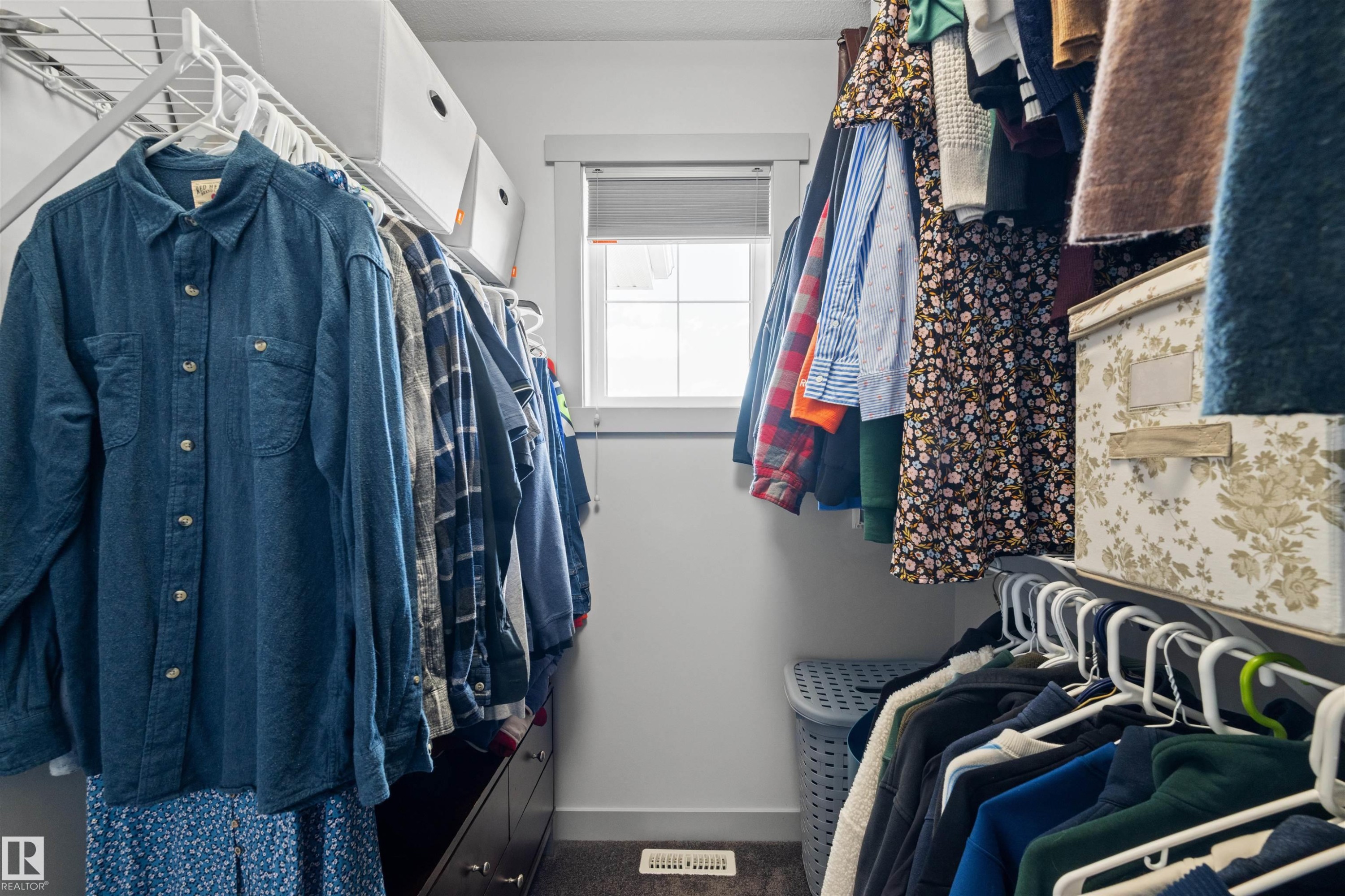 16460 15 Avenue, Edmonton, AB - Indoor With Storage