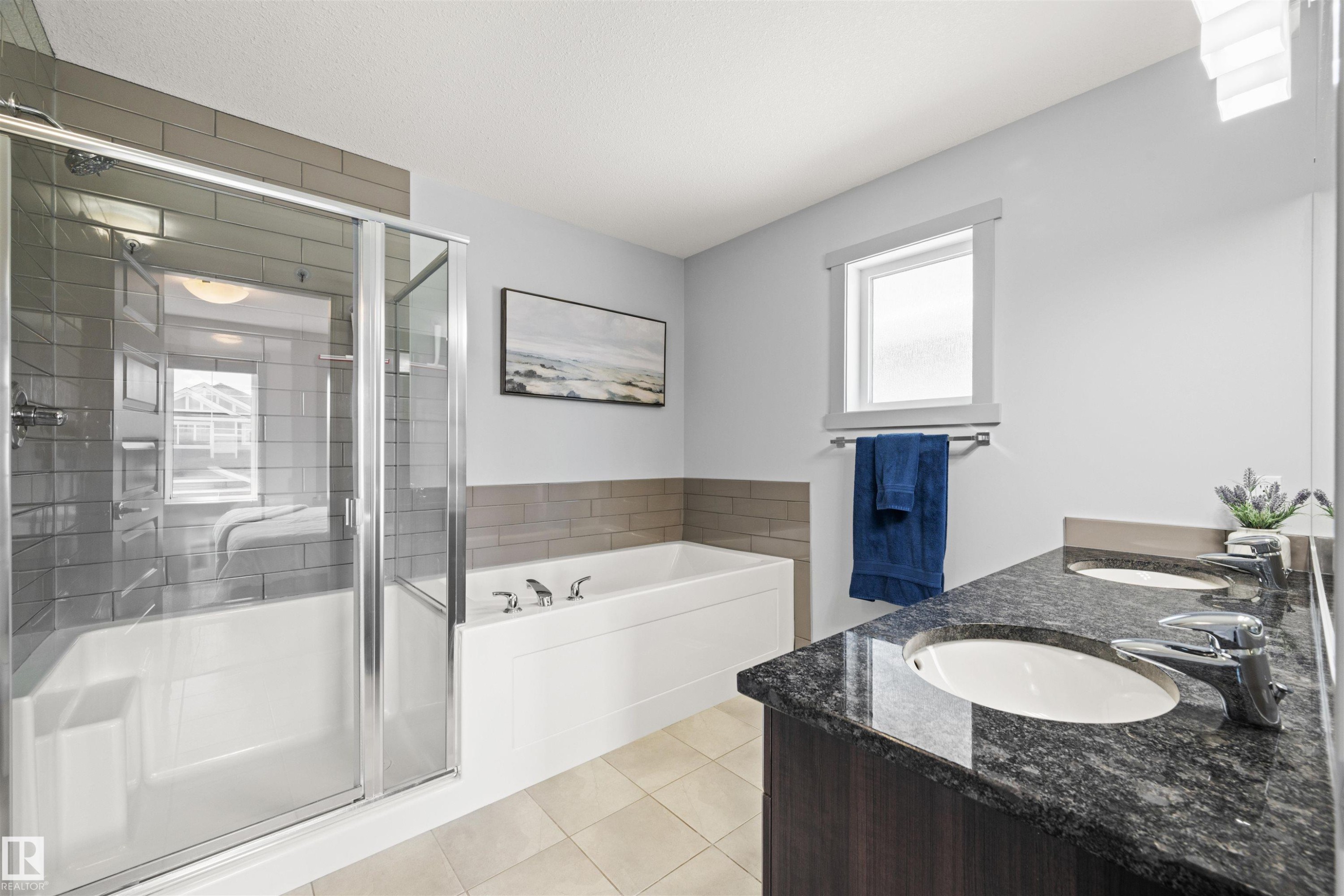 16460 15 Avenue, Edmonton, AB - Indoor Photo Showing Bathroom