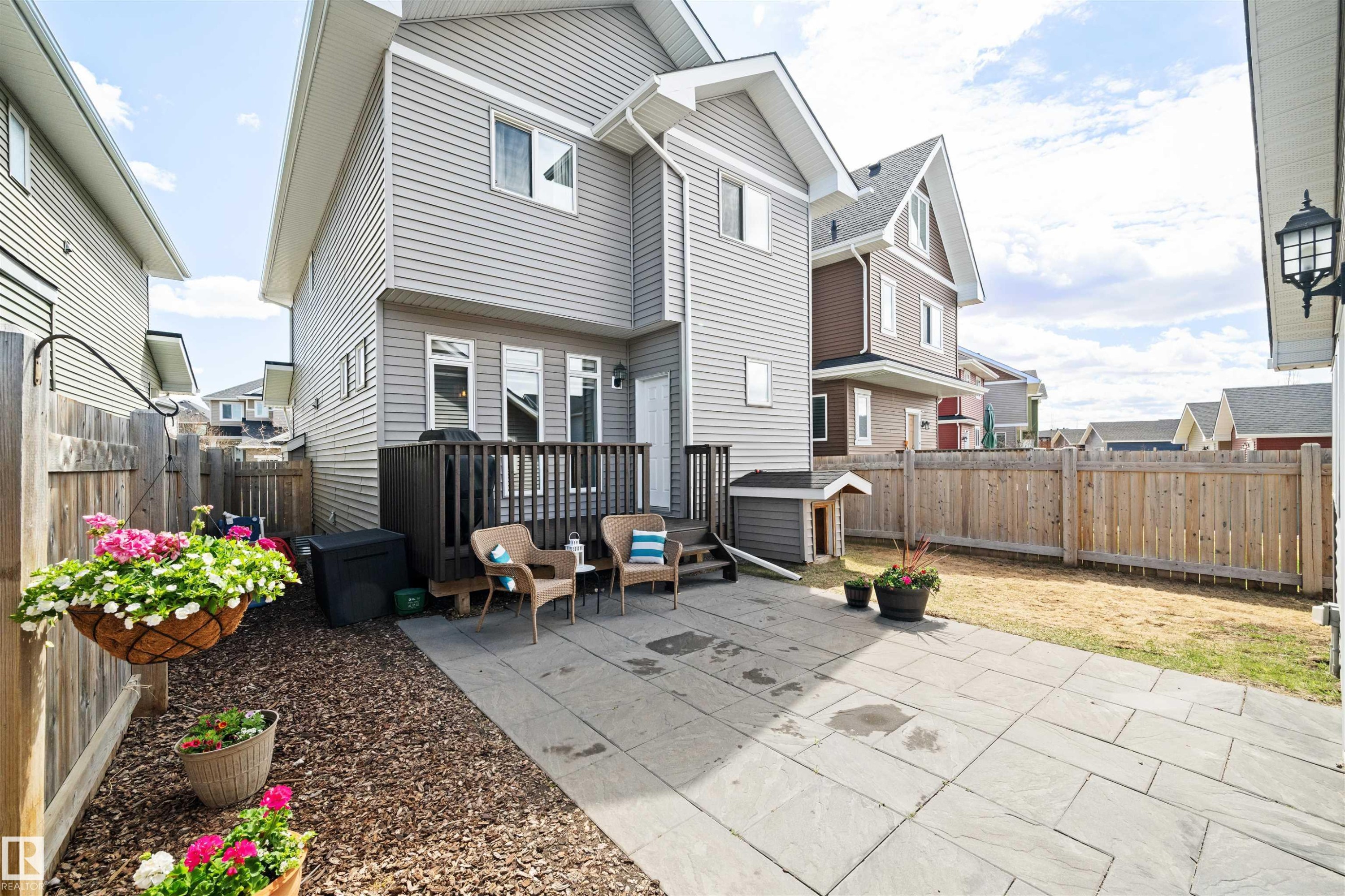16460 15 Avenue, Edmonton, AB - Outdoor
