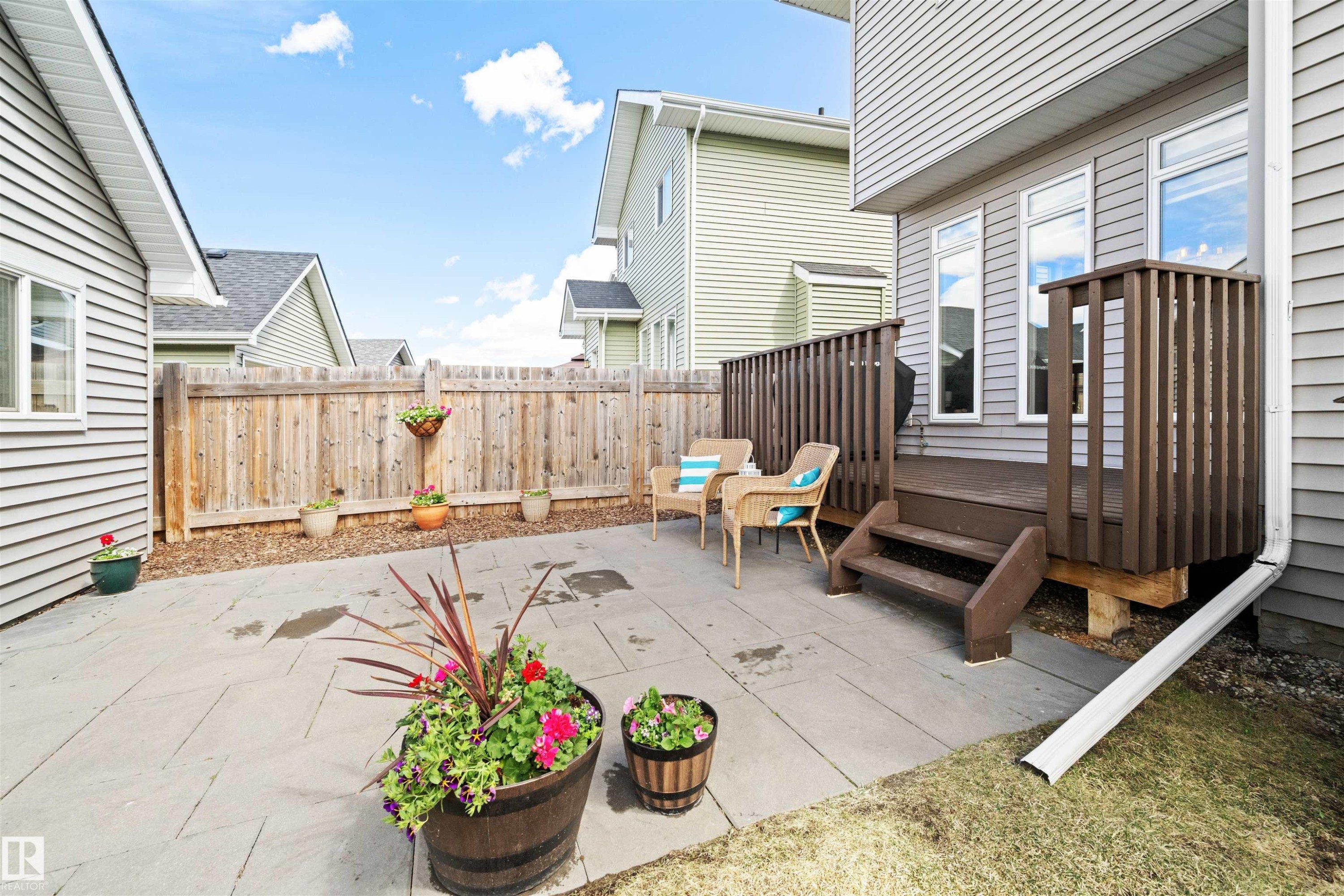 16460 15 Avenue, Edmonton, AB - Outdoor