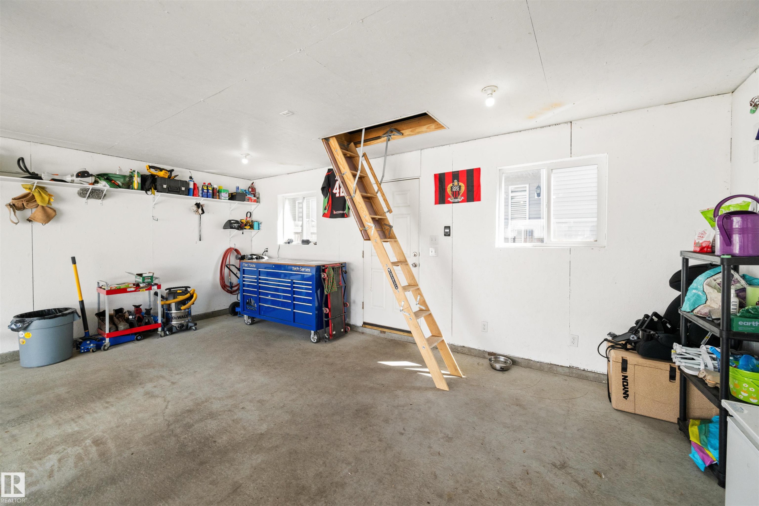 16460 15 Avenue, Edmonton, AB - Indoor