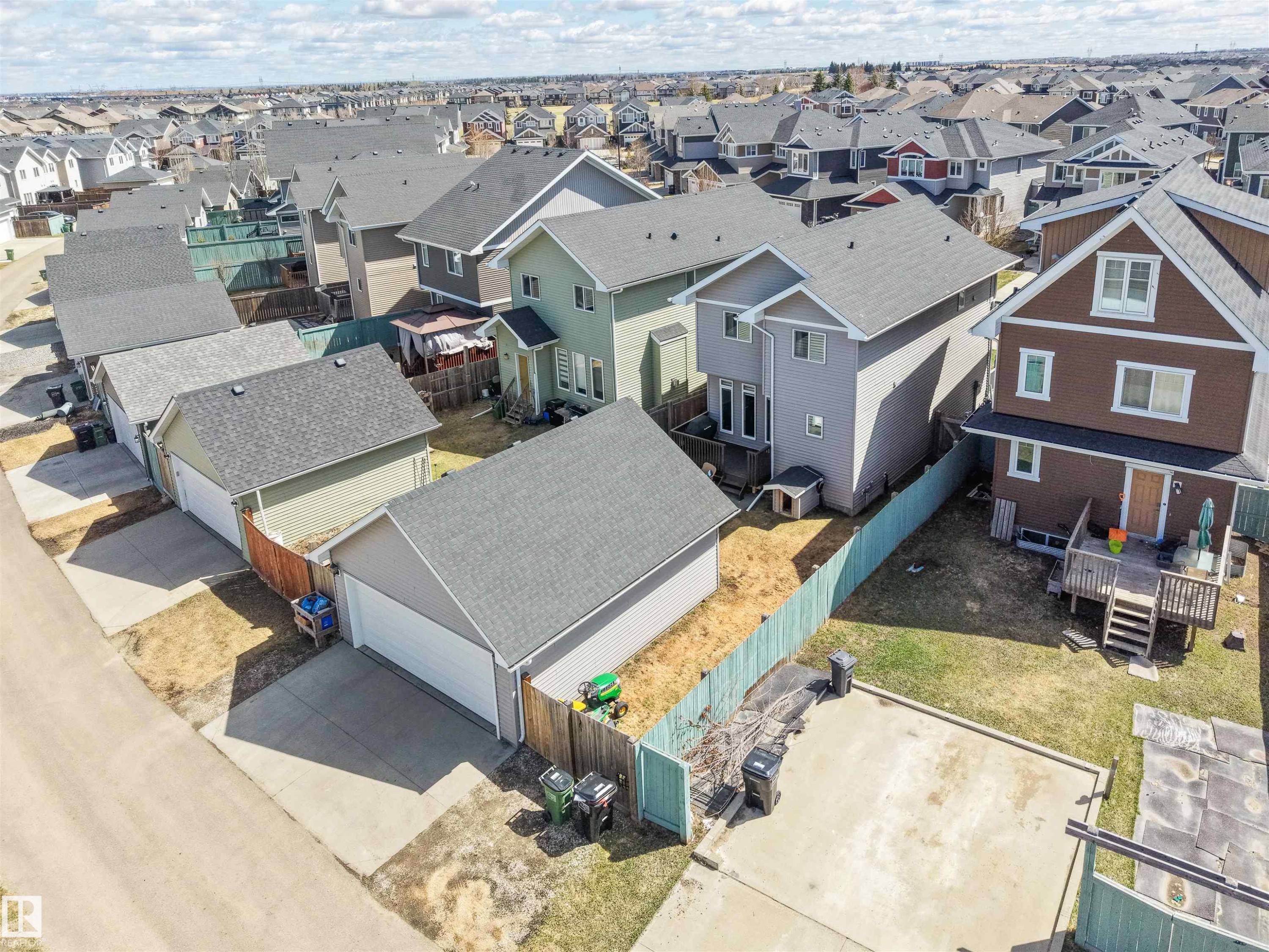 16460 15 Avenue, Edmonton, AB - Outdoor